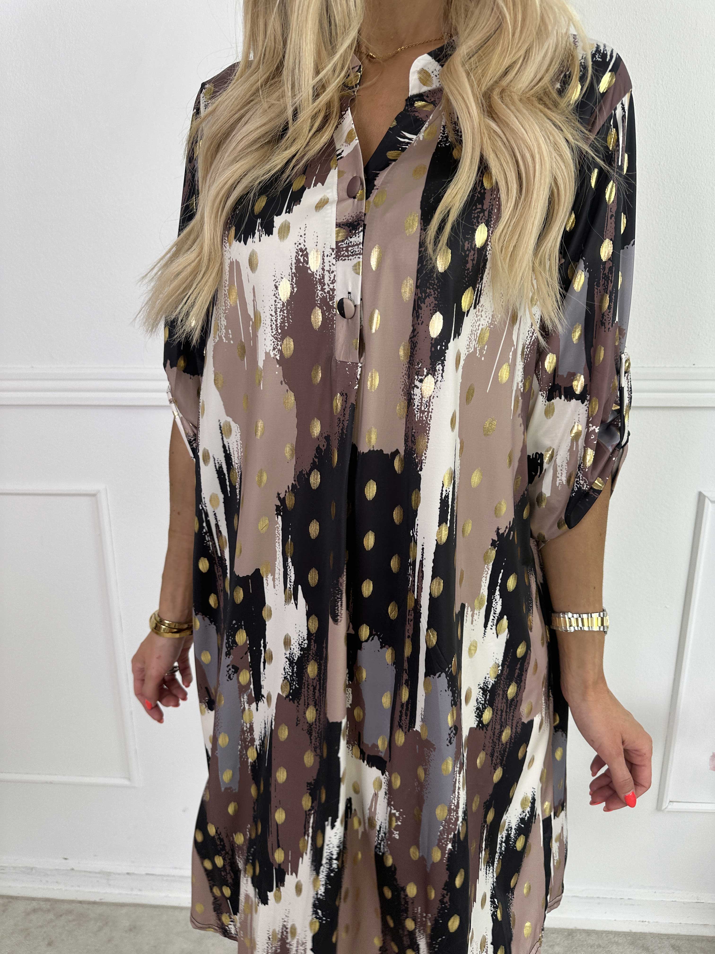 Ebba Paint Long - Elastisk flerfärgad klänning med guldprickar