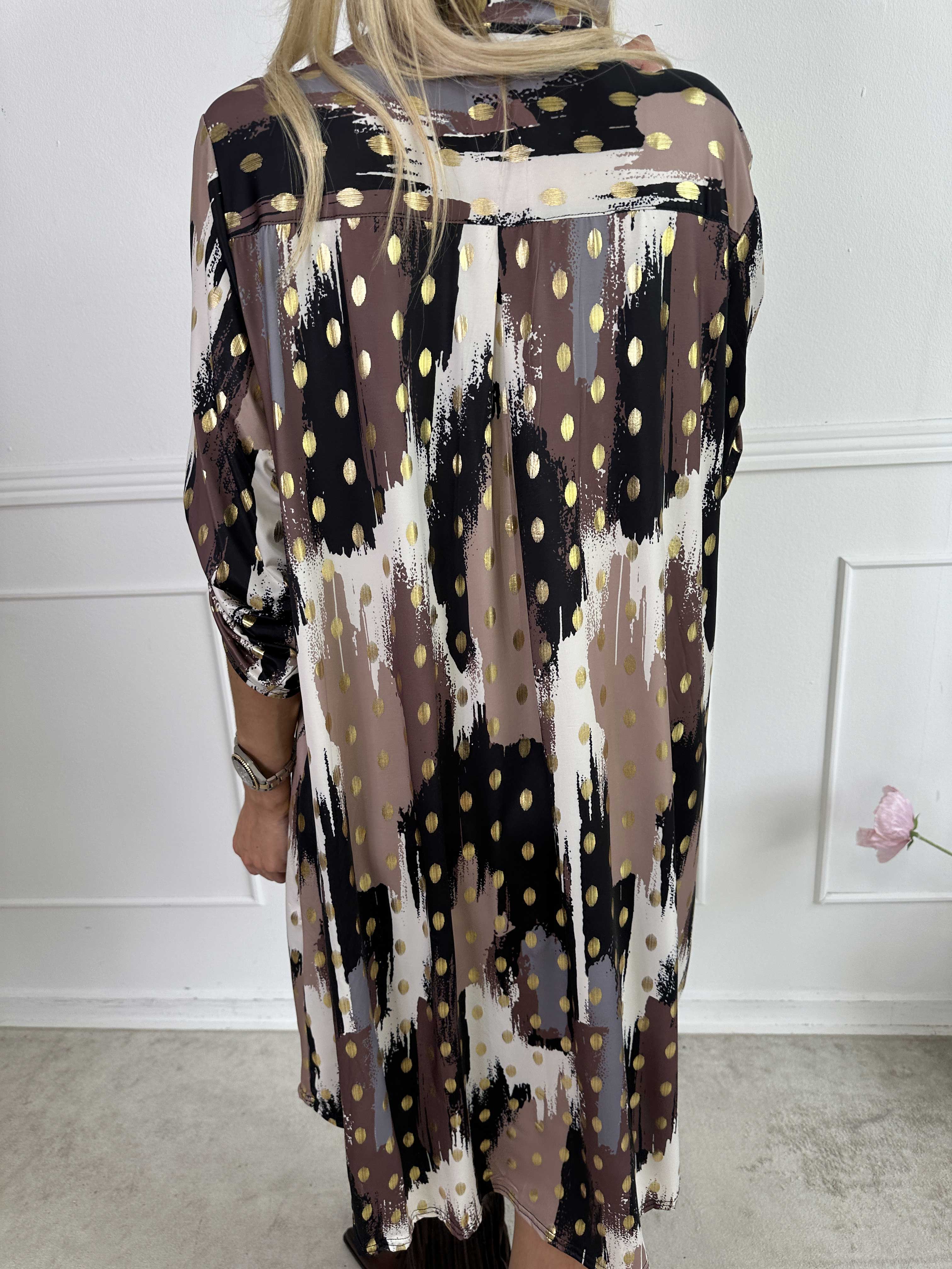 Ebba Paint Long - Elastisk flerfärgad klänning med guldprickar