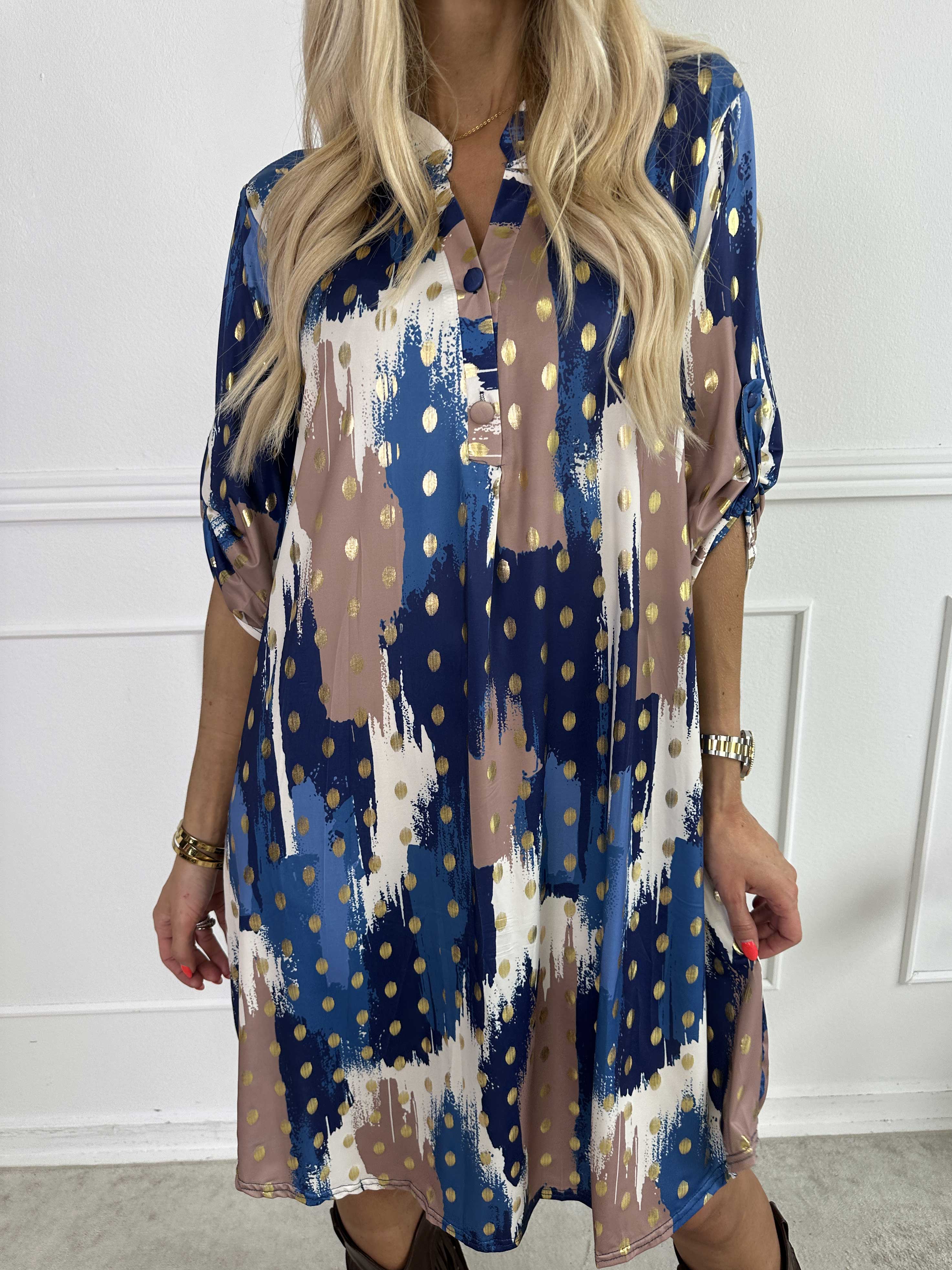 Ebba Paint Long - Elastisk flerfärgad klänning med guldprickar