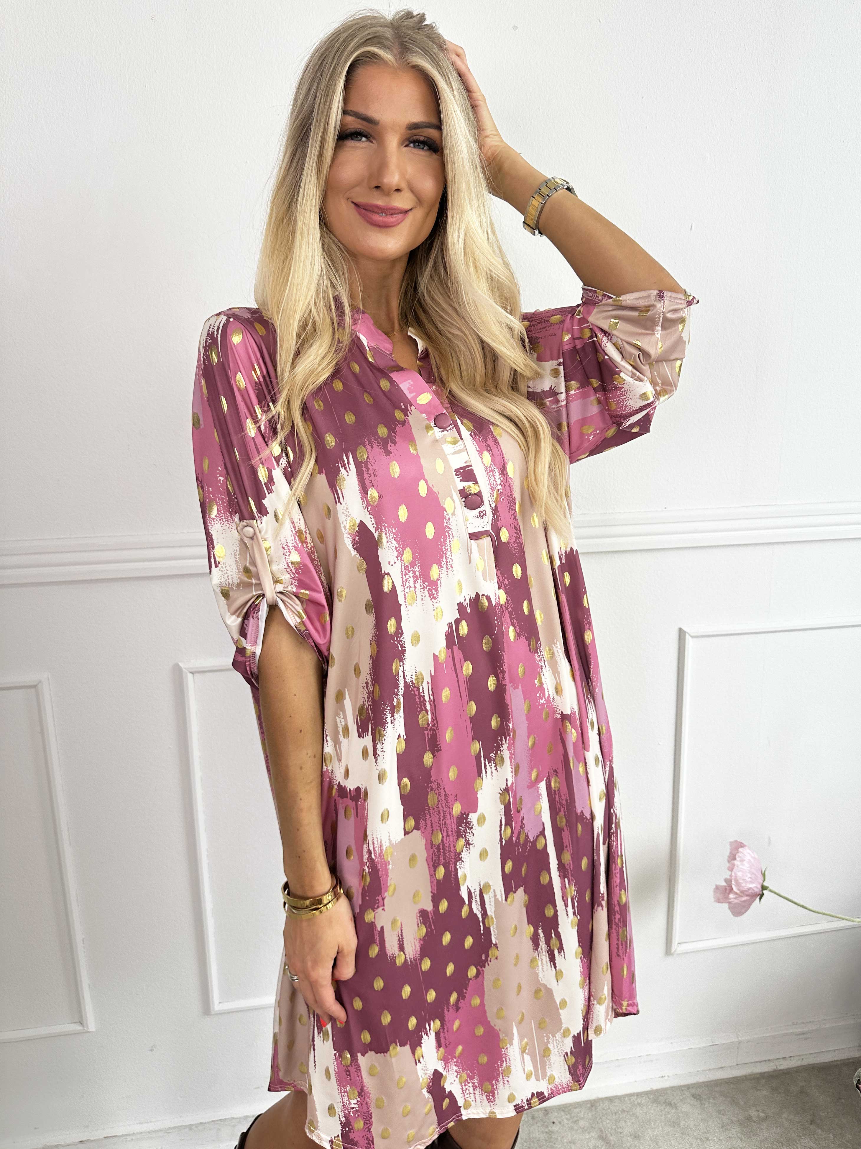 Ebba Paint Long - Elastisk flerfärgad klänning med guldprickar