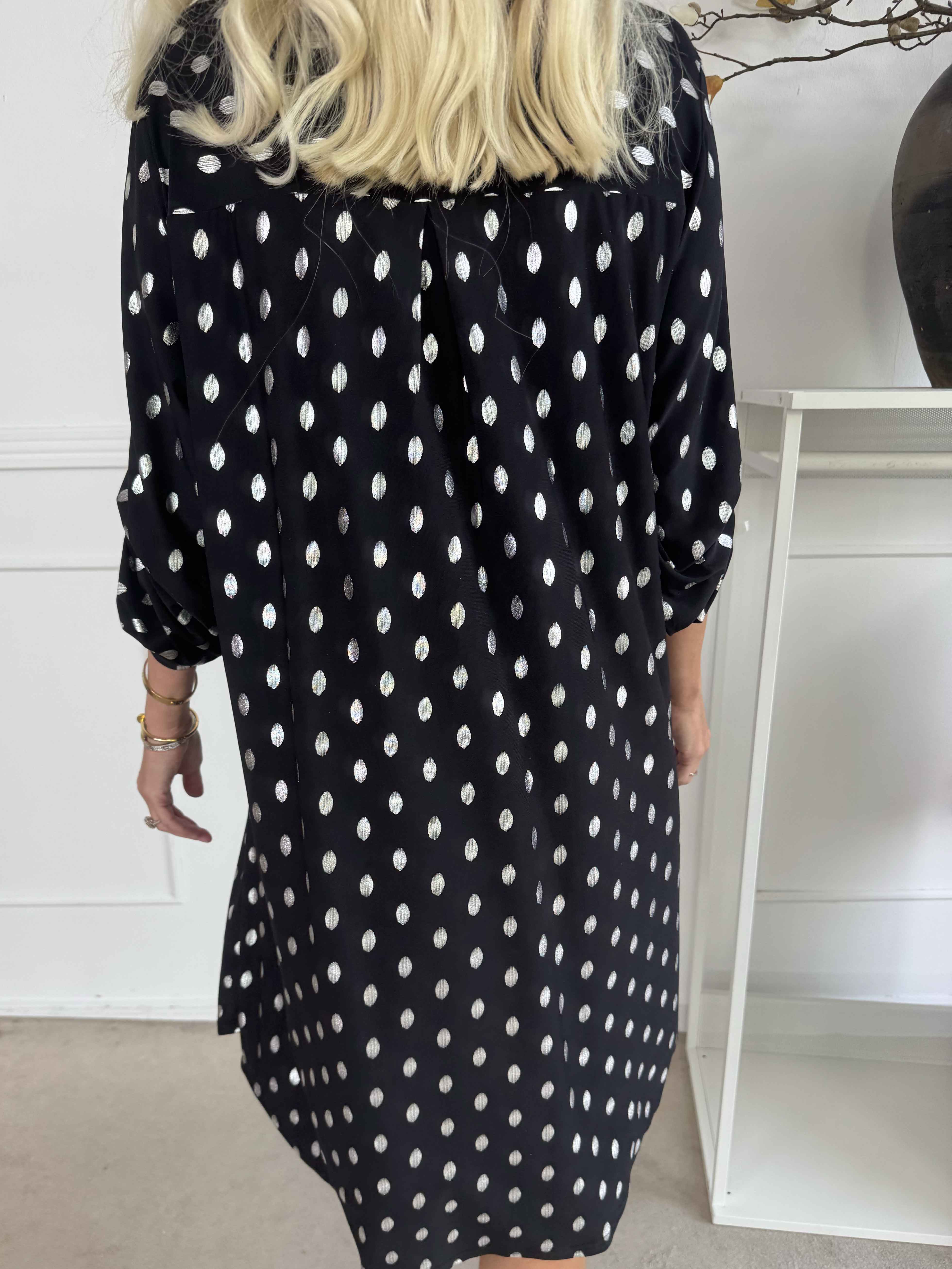 Ebba Silver Long - Elastisk klänning med silverprickar