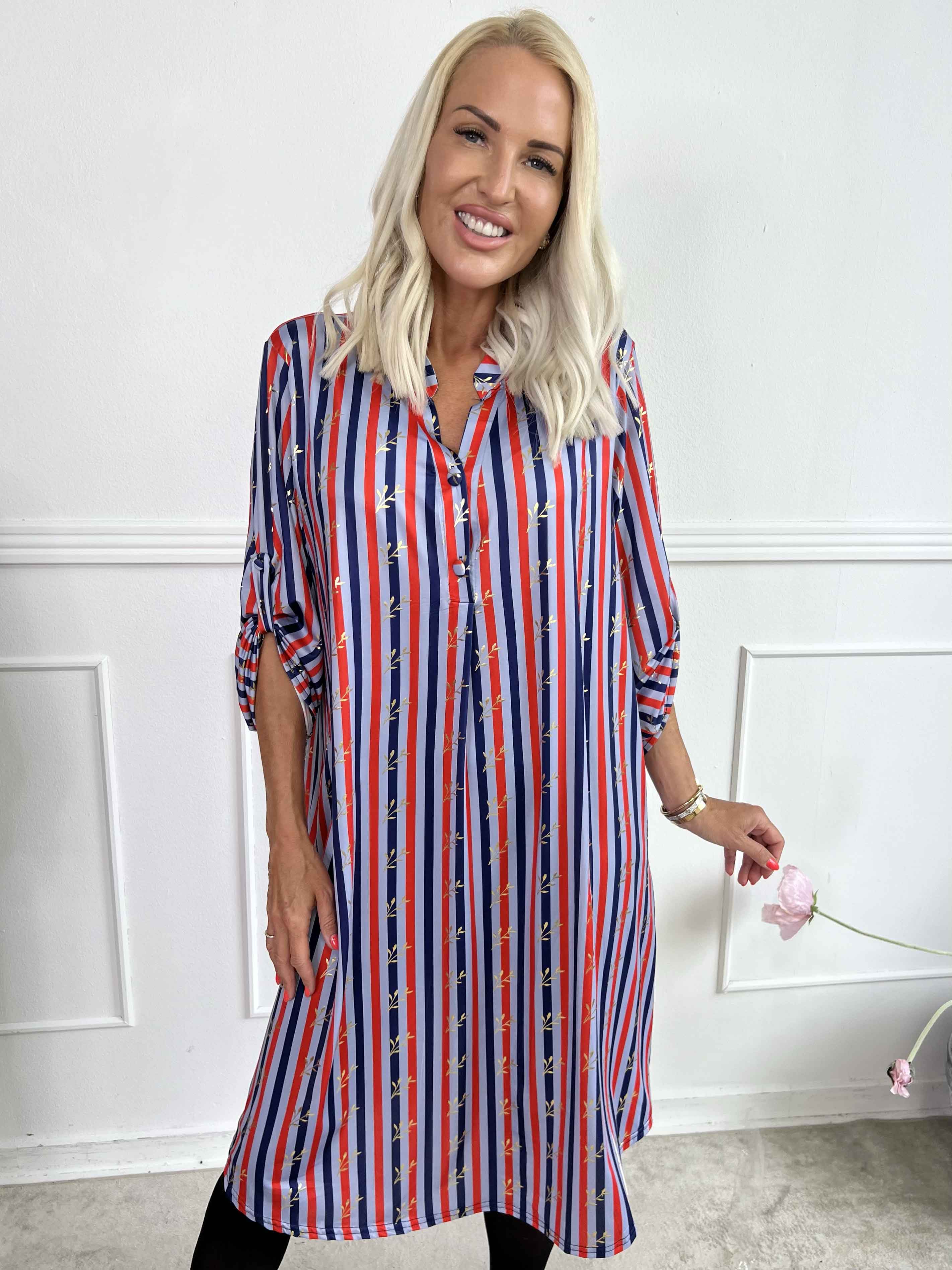 Ebba Stripe Long - Randig elastisk klänning med guldfärgade blad