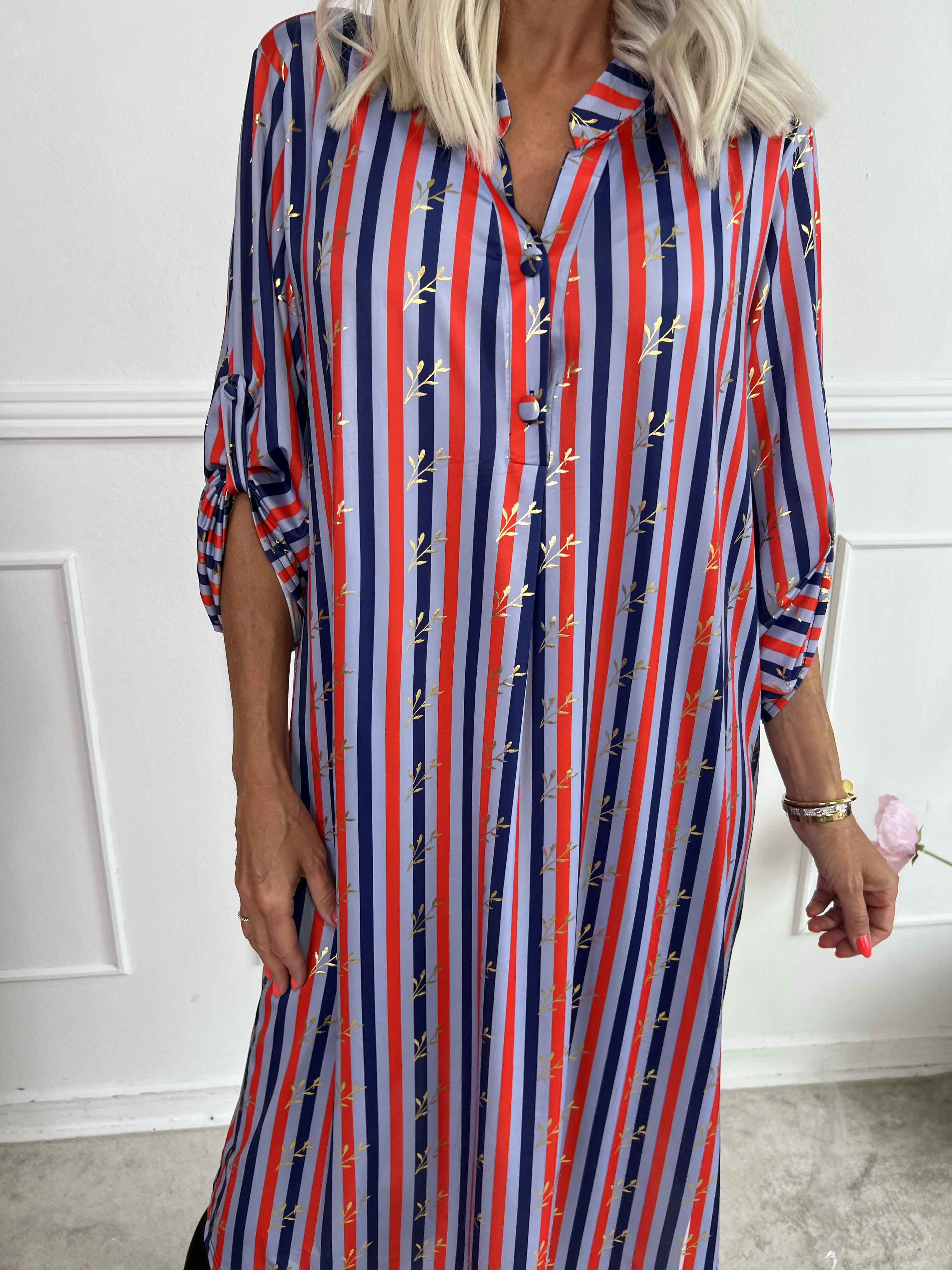 Ebba Stripe Long - Randig elastisk klänning med guldfärgade blad