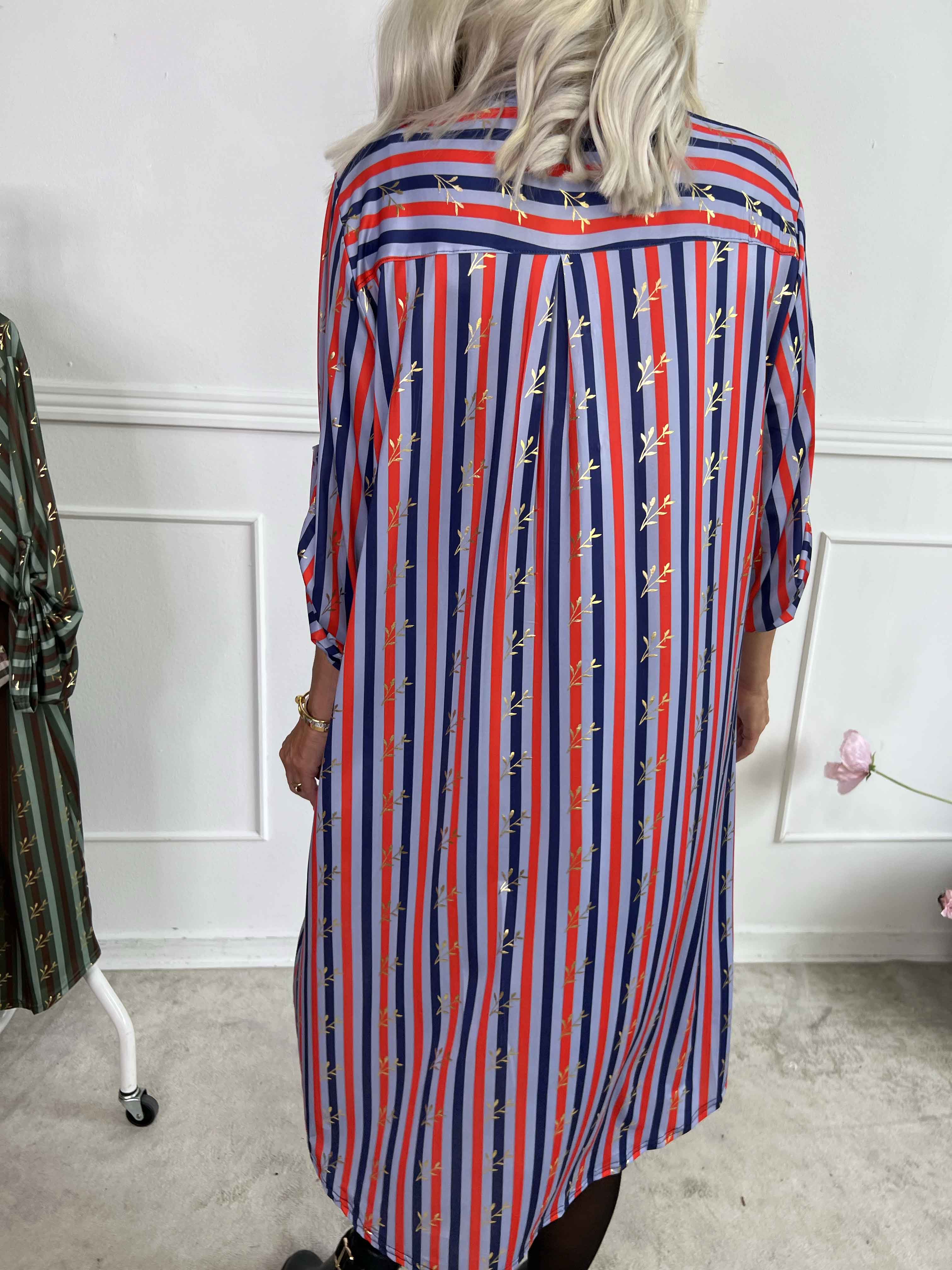 Ebba Stripe Long - Randig elastisk klänning med guldfärgade blad