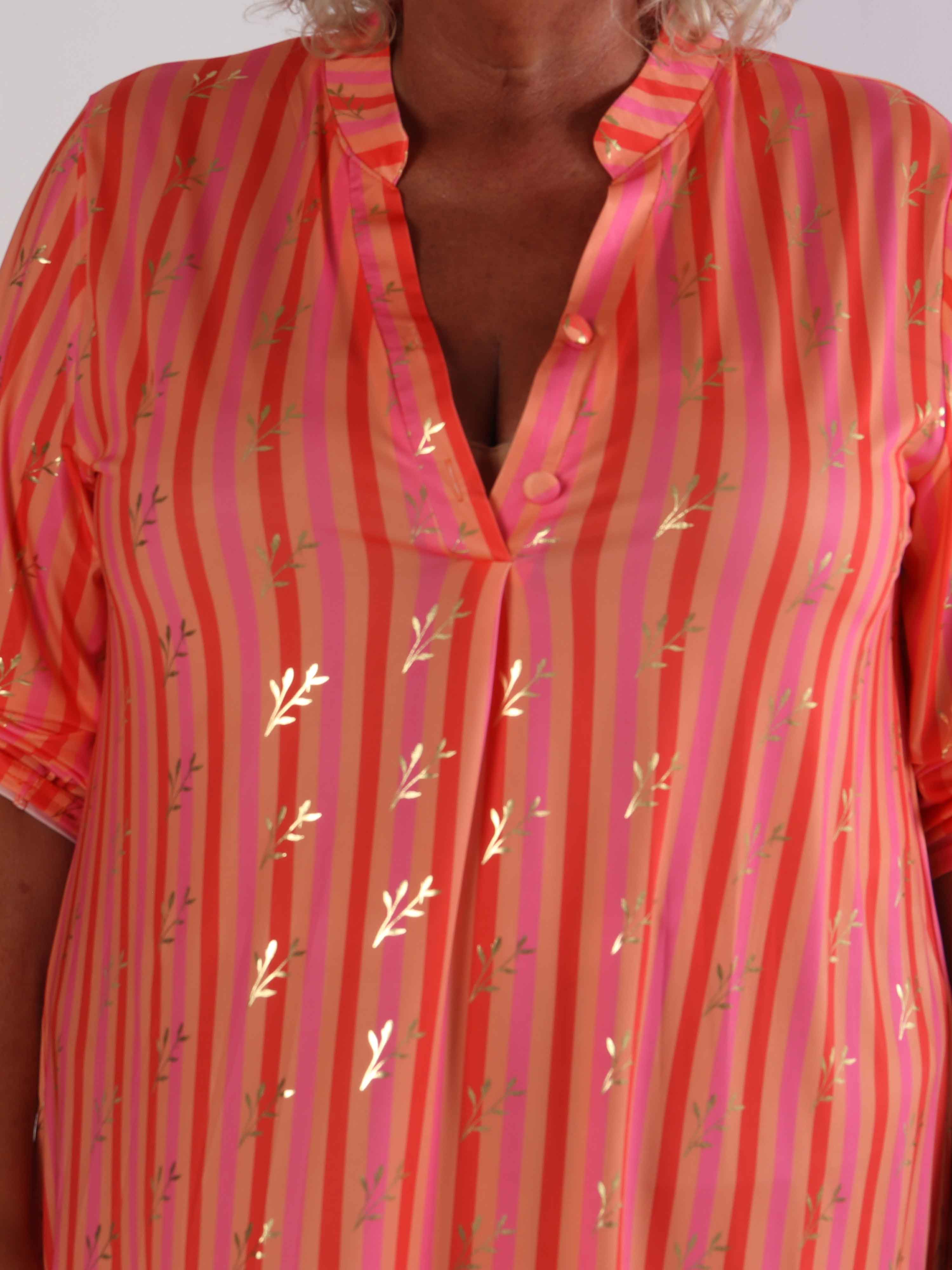 Ebba Stripe Long - Randig elastisk plus size klänning med guldfärgade blad