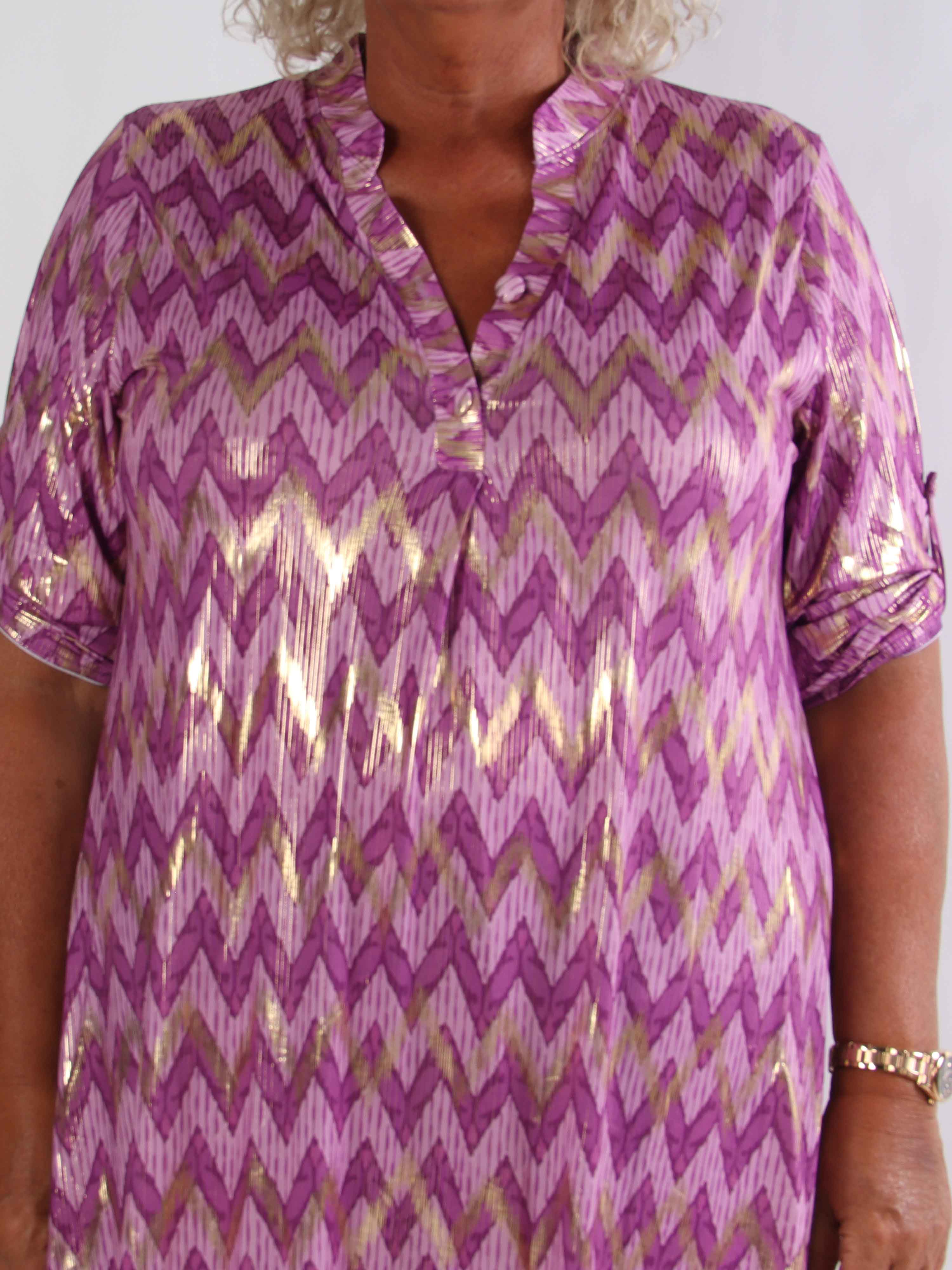 Ebba Zigzag Long - Elastisk mönstrad plus size klänning med gulddetaljer