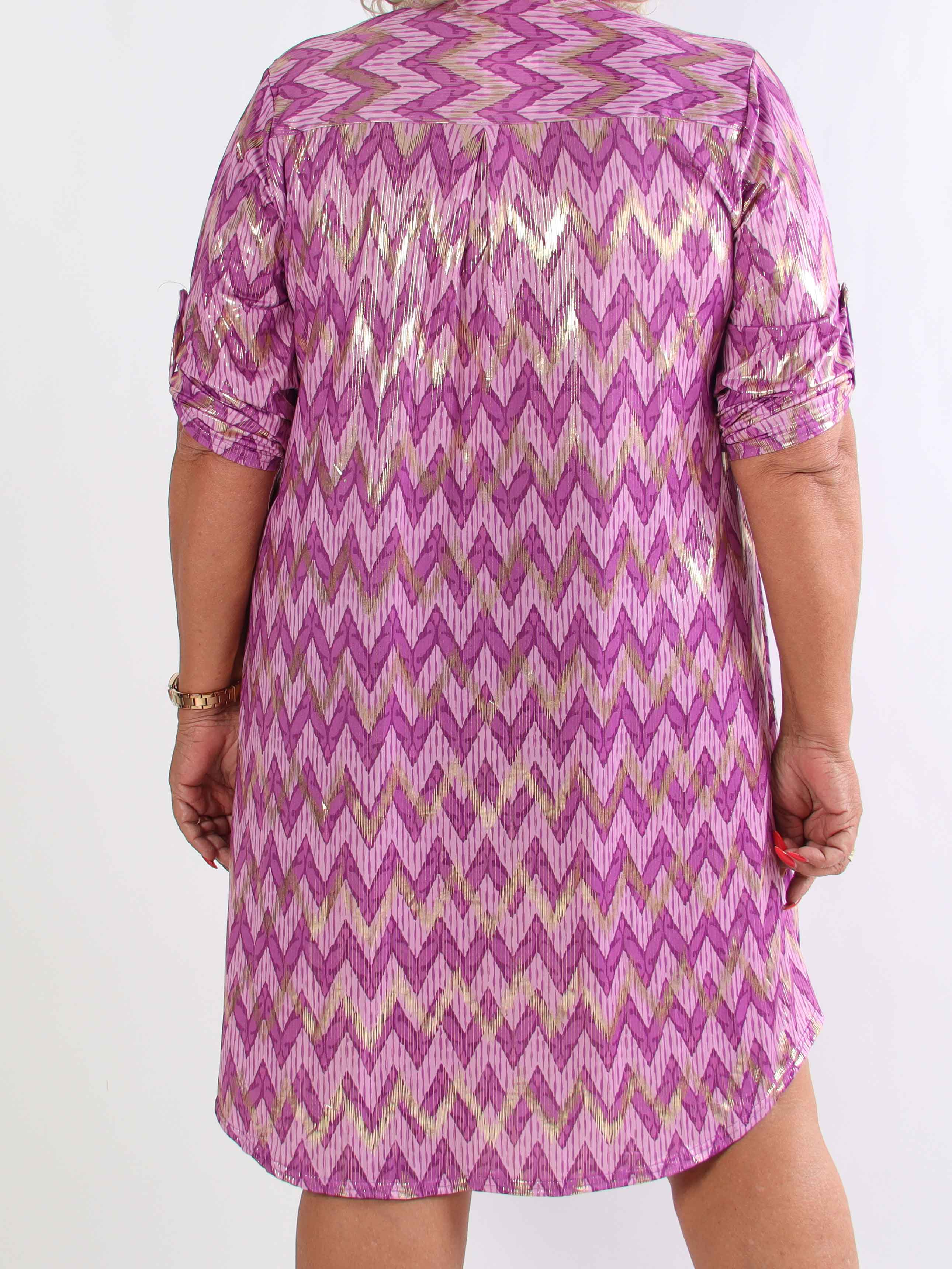 Ebba Zigzag Long - Elastisk mönstrad plus size klänning med gulddetaljer