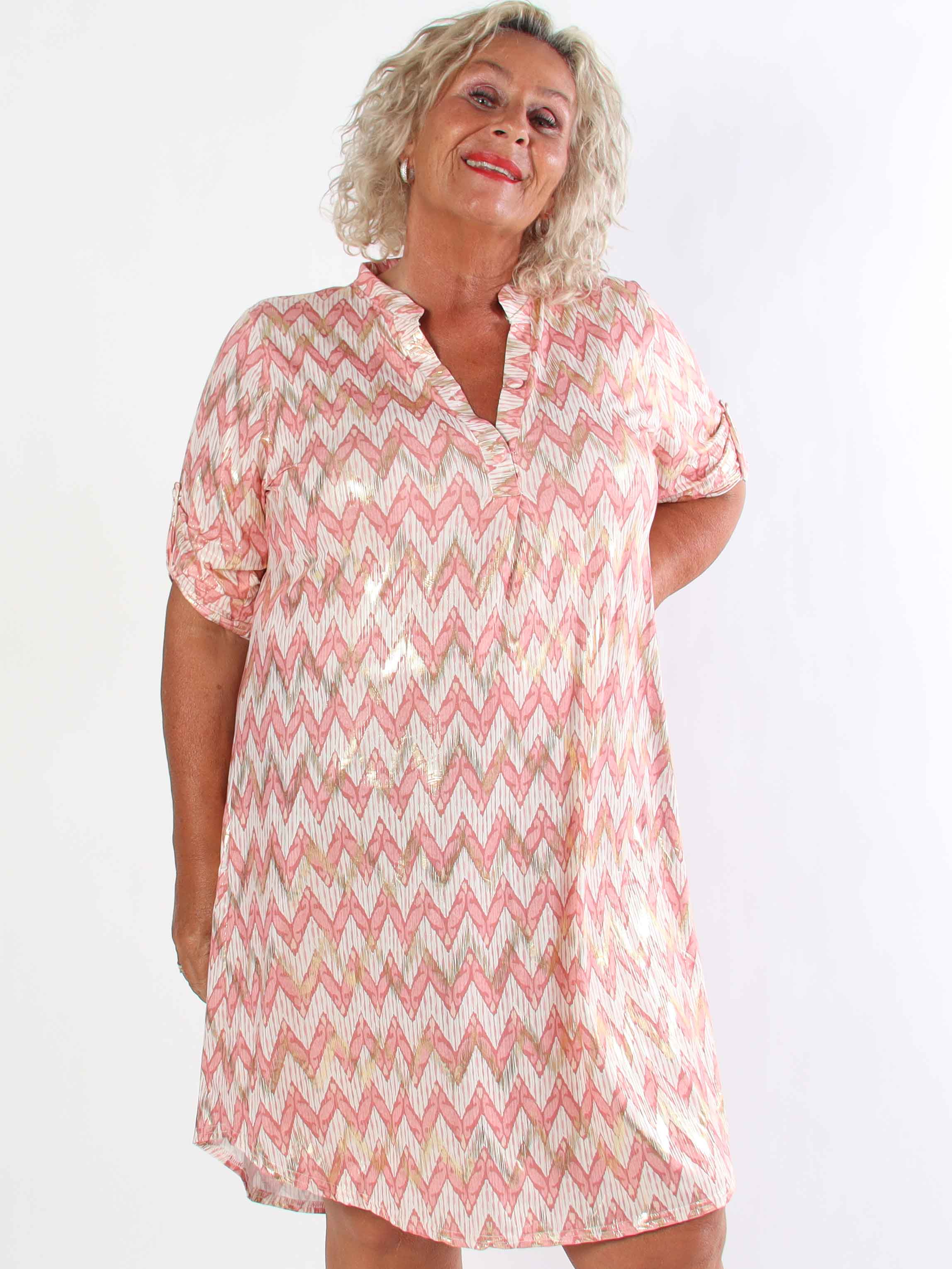 Ebba Zigzag Long - Elastisk mönstrad plus size klänning med gulddetaljer