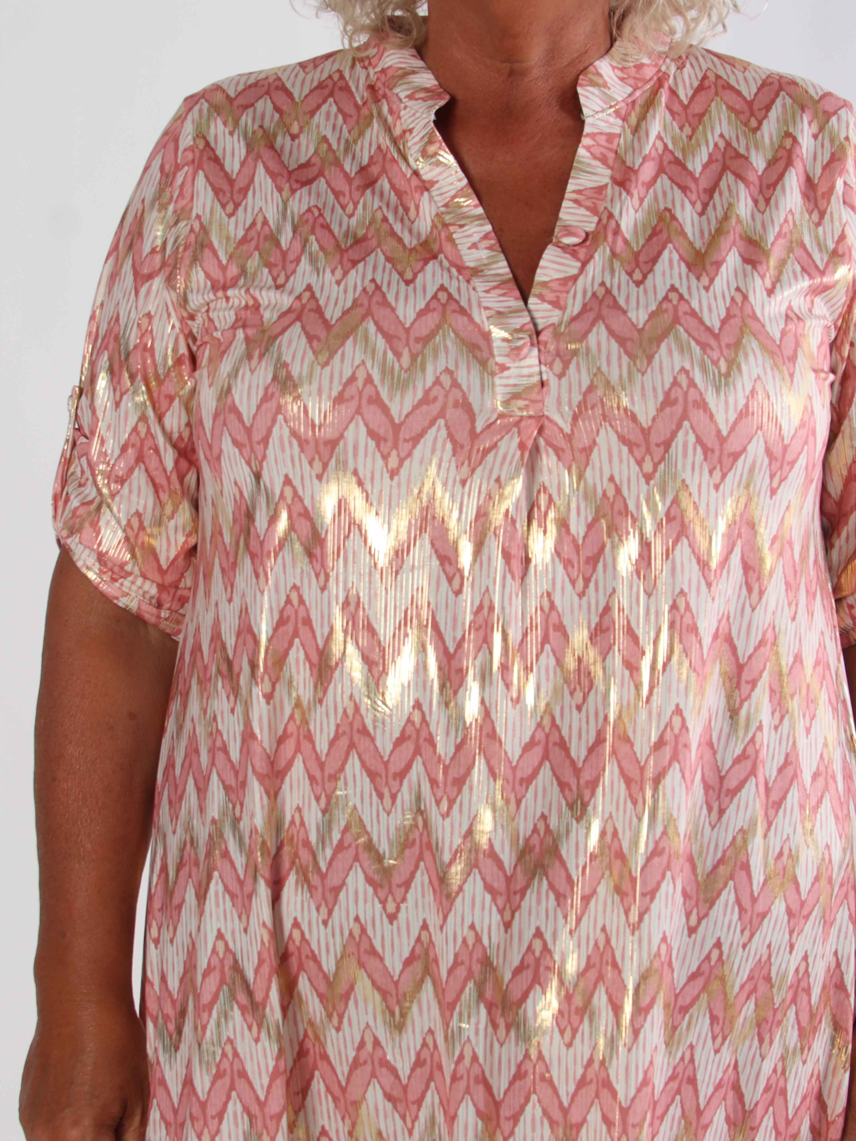 Ebba Zigzag Long - Elastisk mönstrad plus size klänning med gulddetaljer