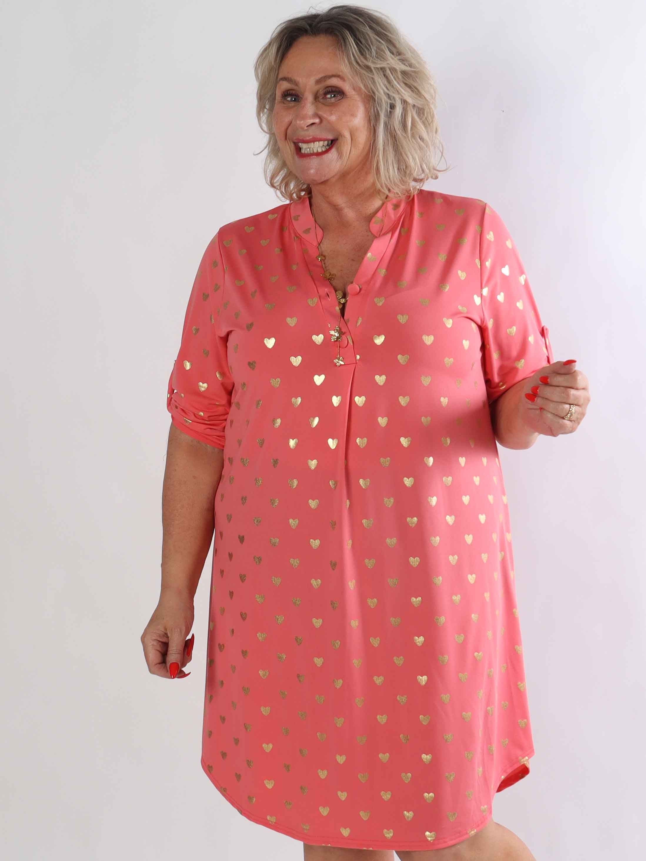 Ebba Gold Heart - Plus size resårklänning med guldfärgade hjärtdetaljer