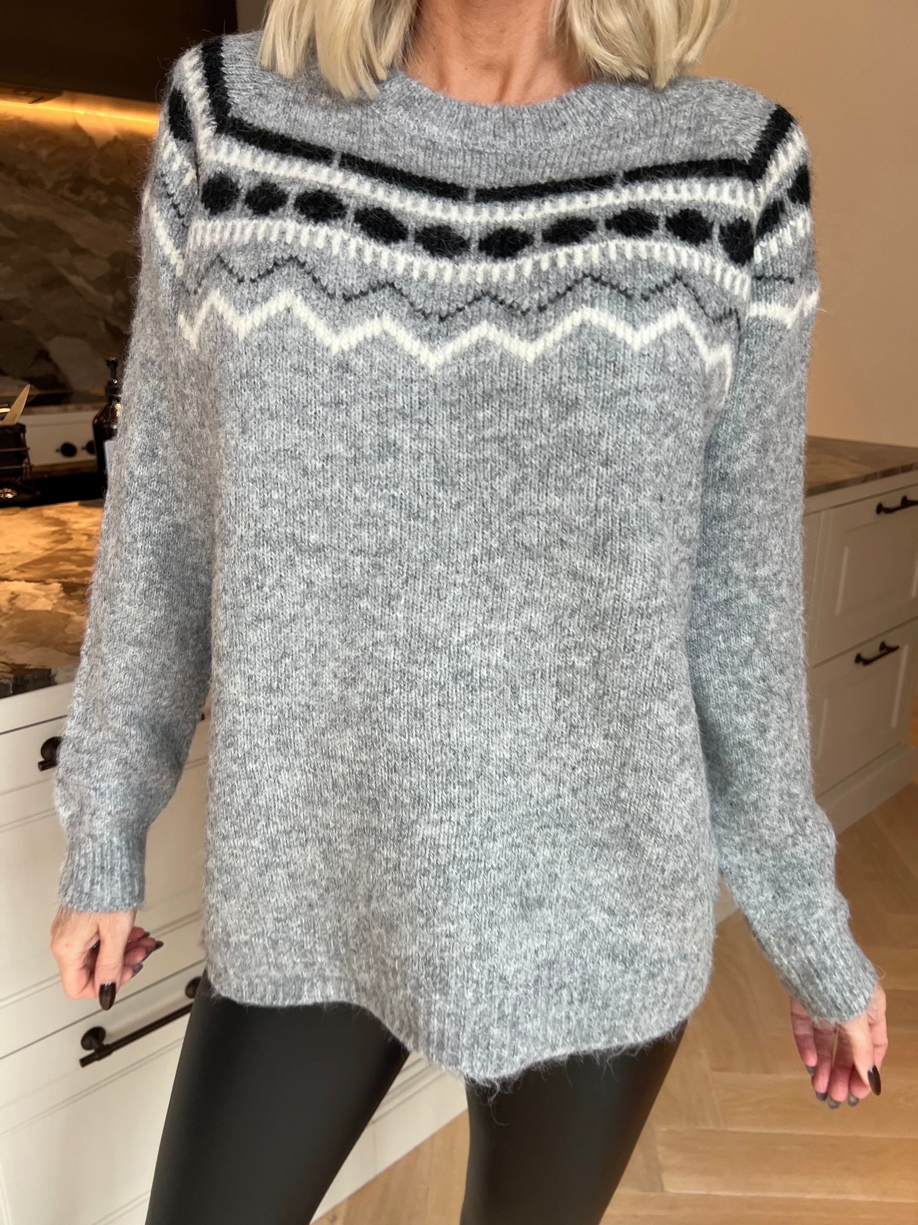 Elena - Mjuk och mysig stickad tröja med vackert mönster i nordisk design