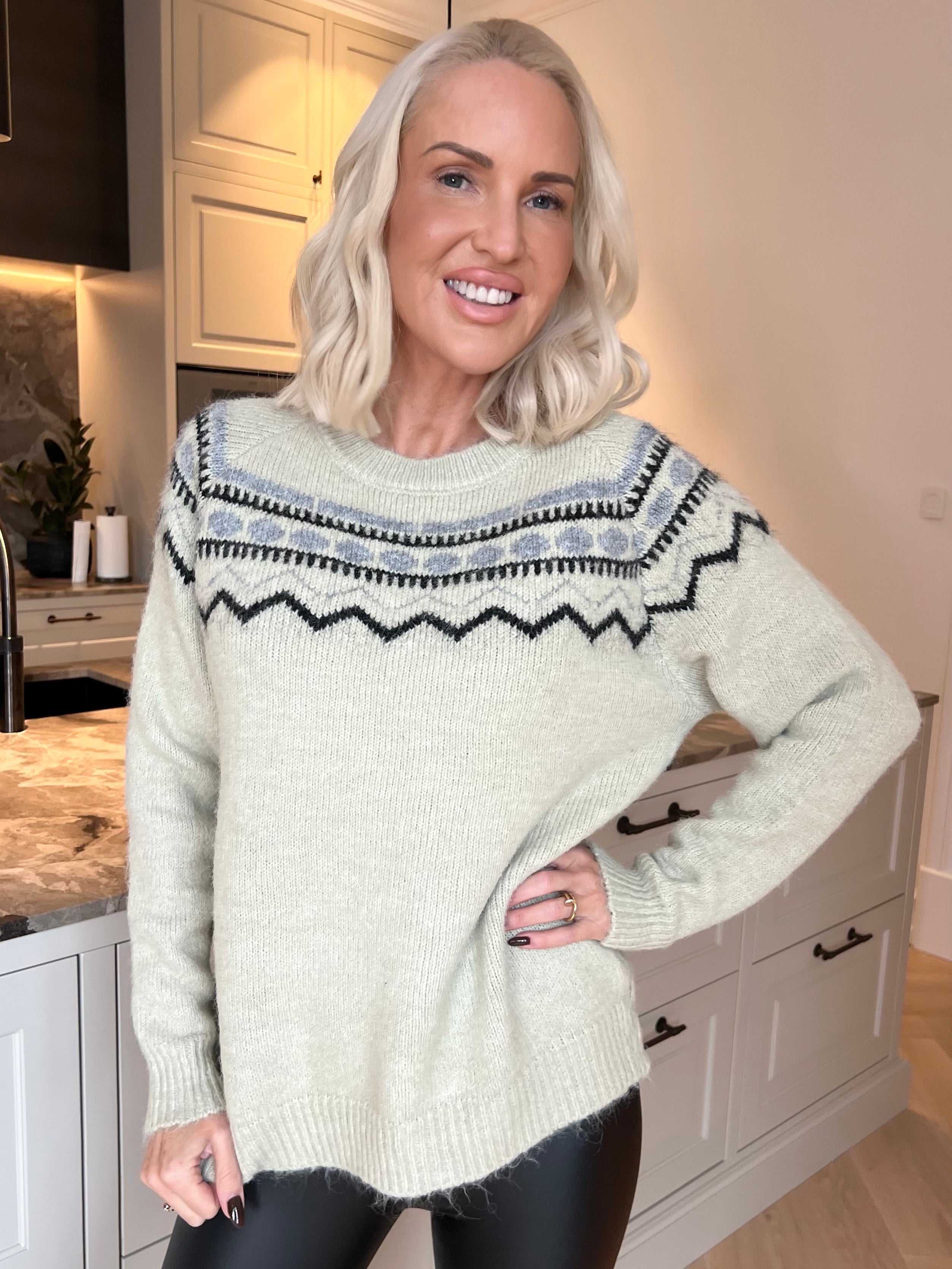 Elena - Mjuk och mysig stickad tröja med vackert mönster i nordisk design