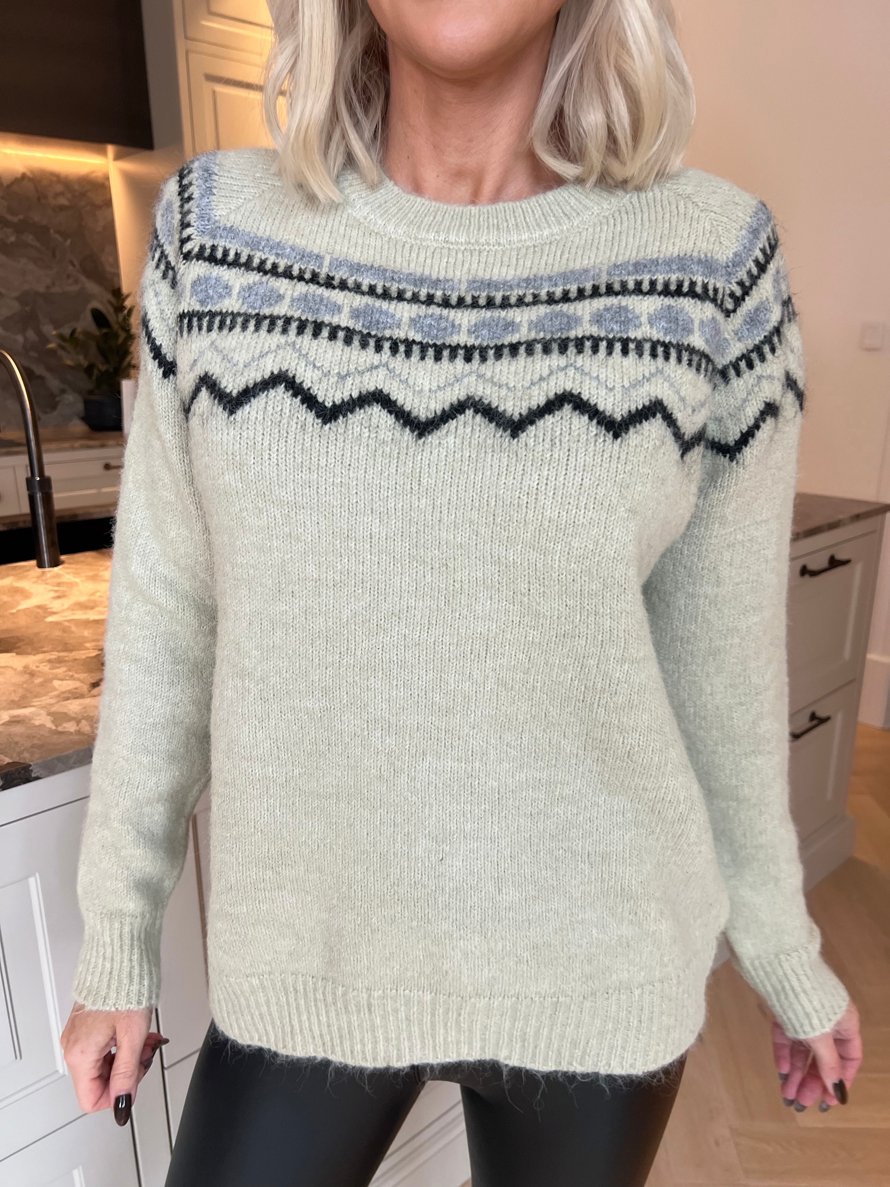 Elena - Mjuk och mysig stickad tröja med vackert mönster i nordisk design