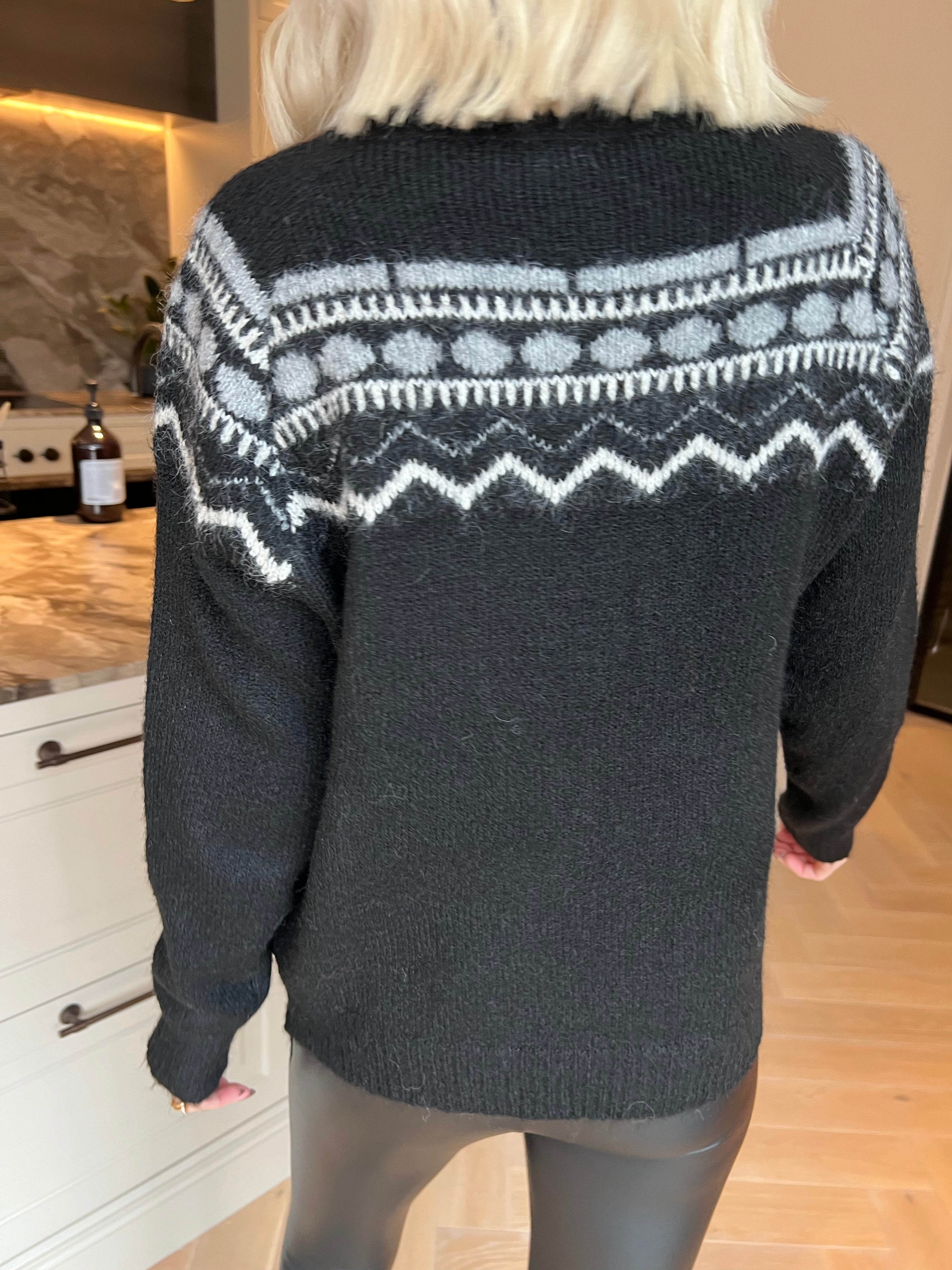Elena - Mjuk och mysig stickad tröja med vackert mönster i nordisk design