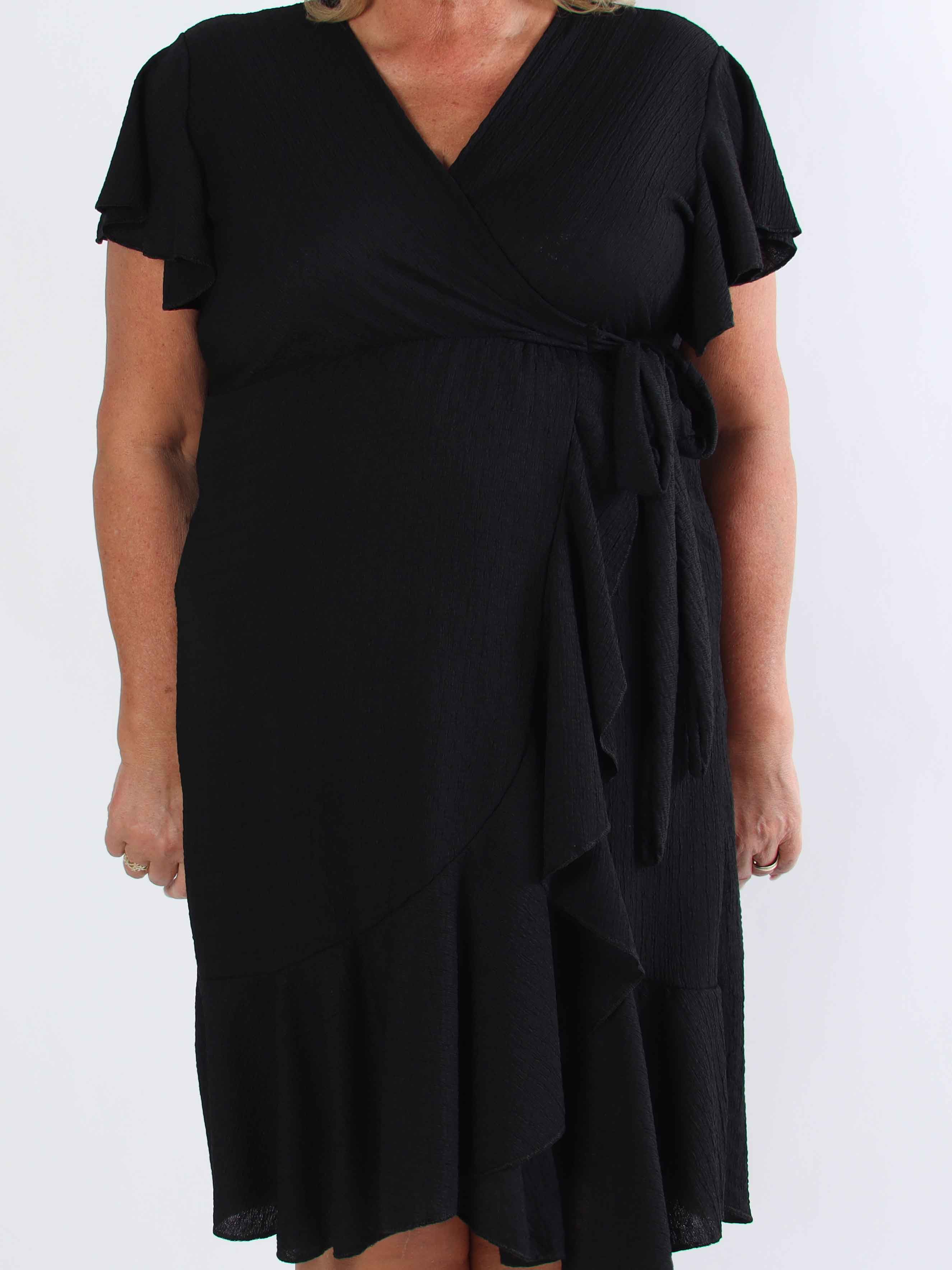 Eliana - Söt plus size-klänning i omlottmodell med volanger