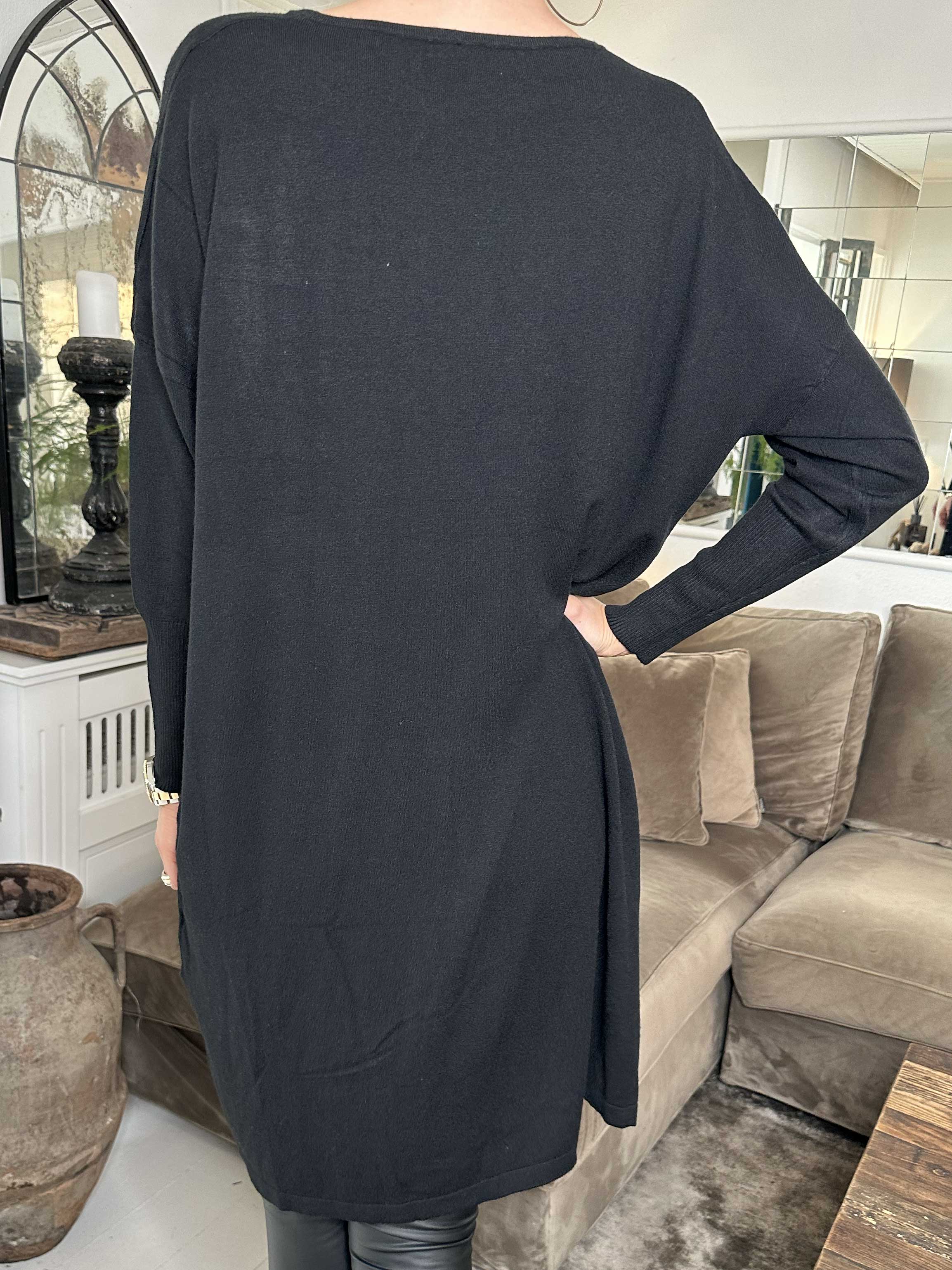 Elisa - Mjuk stickad klänning dekorerad med små stenar