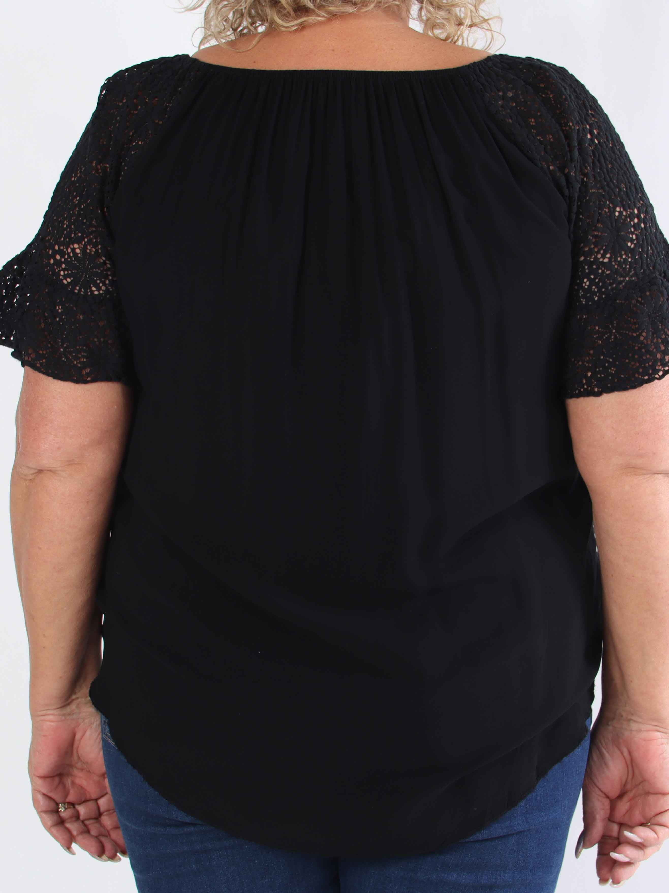 Elisa - Plus size-tunika i bomull med spets och elastisk halsringning