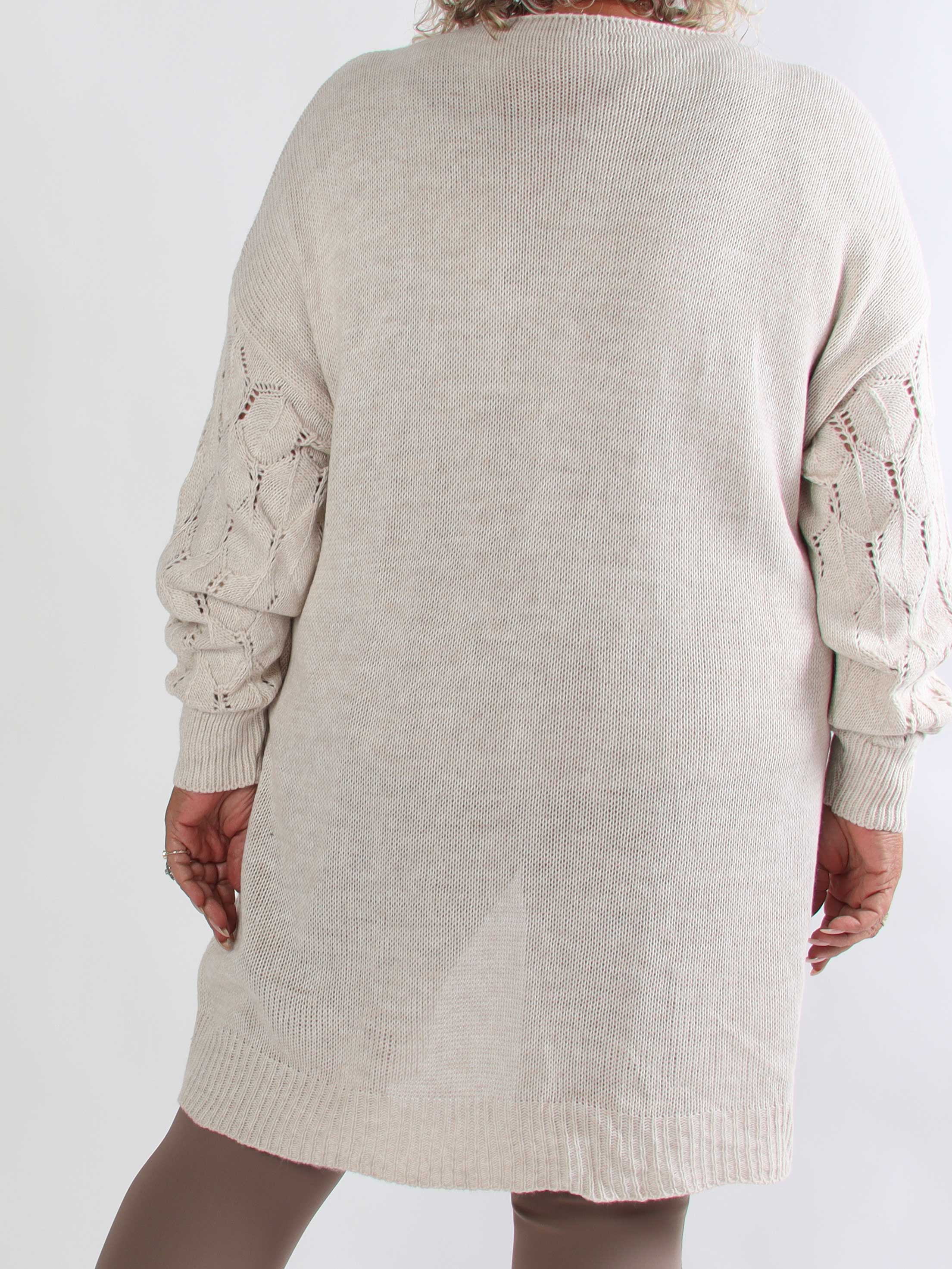 Elizabeth - Lang plus size strikcardigan med fint hulmønster på ærmerne