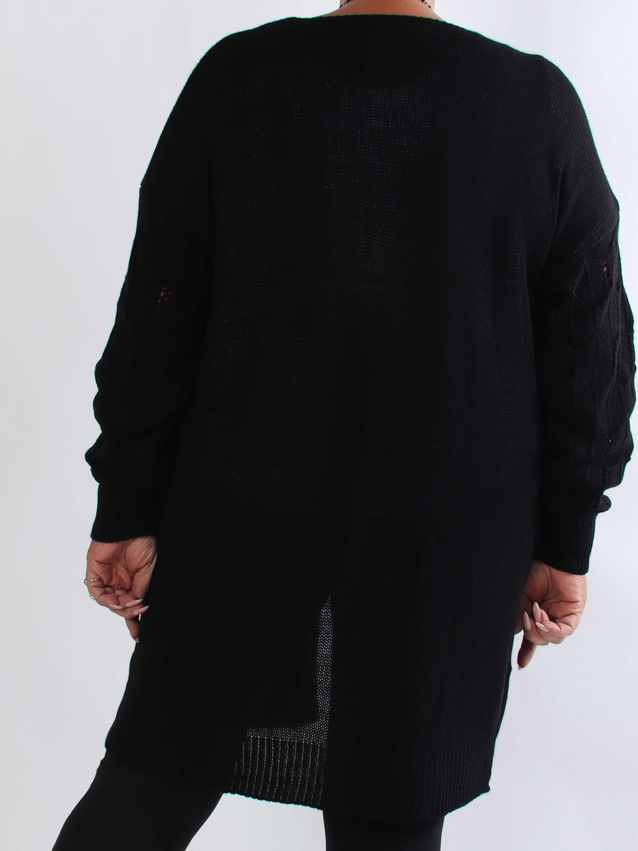Elizabeth - Lang plus size strikcardigan med fint hulmønster på ærmerne