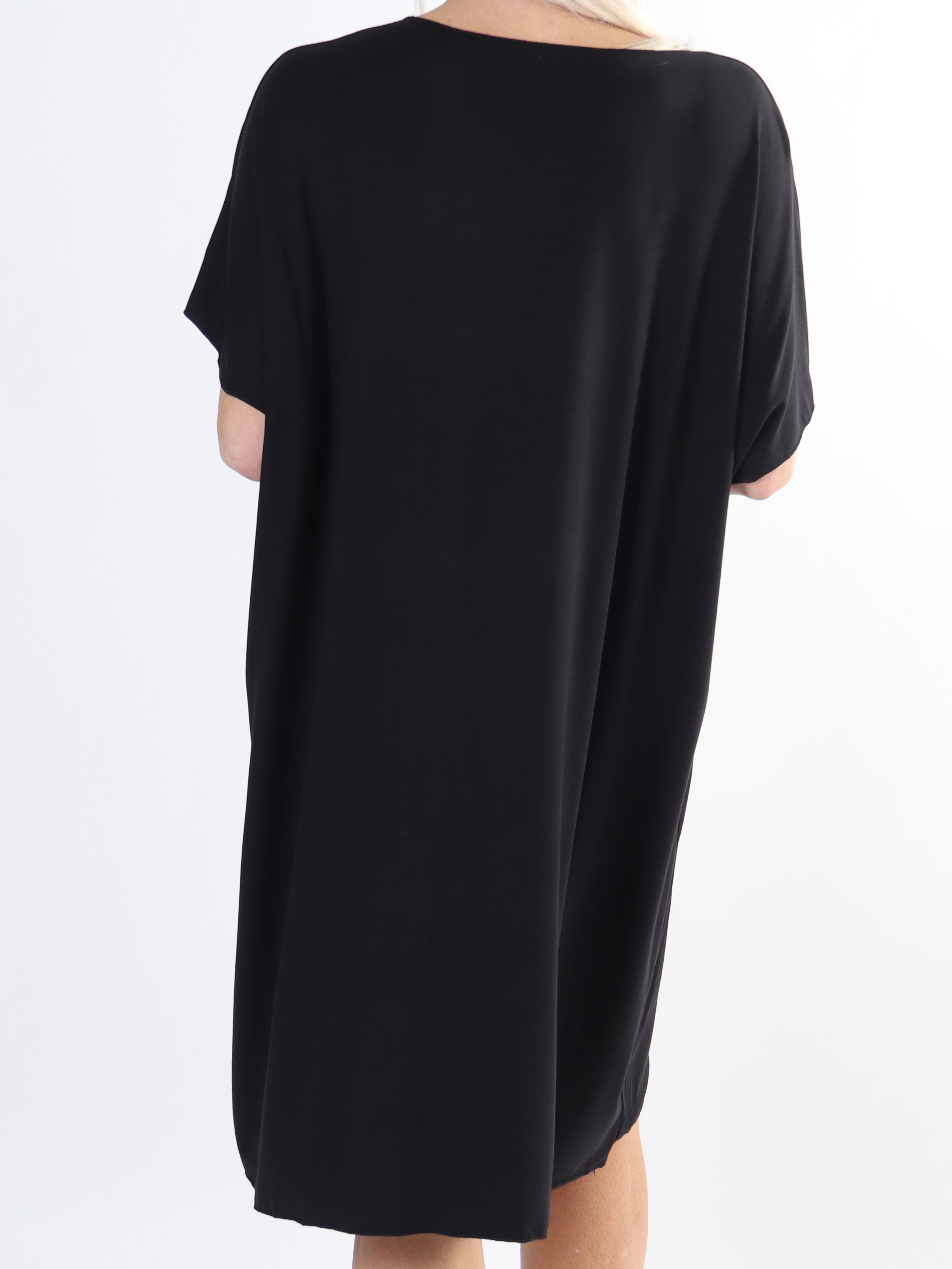 Ellen - T-shirtklänning i viskos med guldtryck i plusstorlek