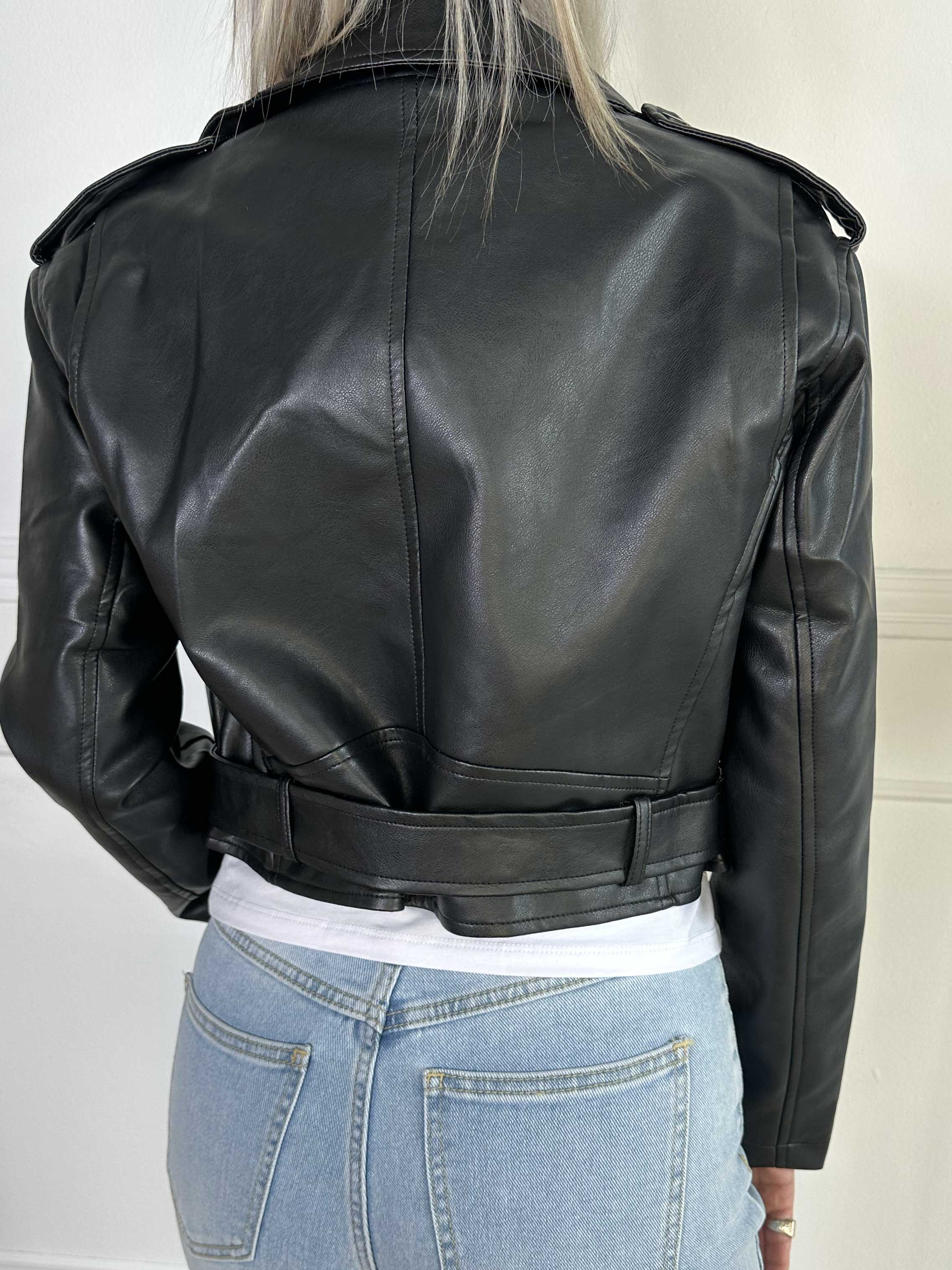 Ellis - Jacka i läderlook med bälte och dragkedja