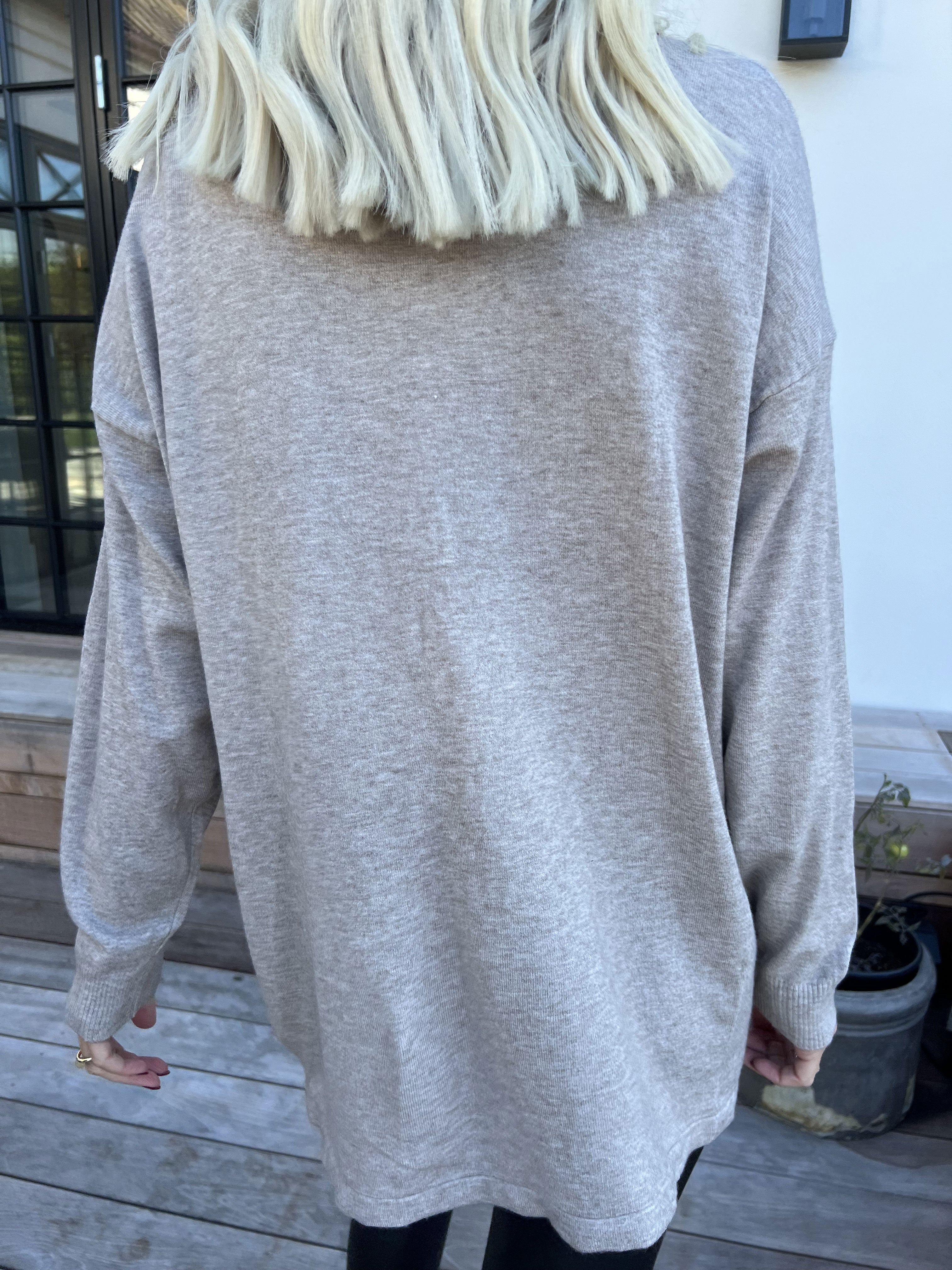 Ellrun - Mjuk tröja med sicksackmönster av strass nedtill