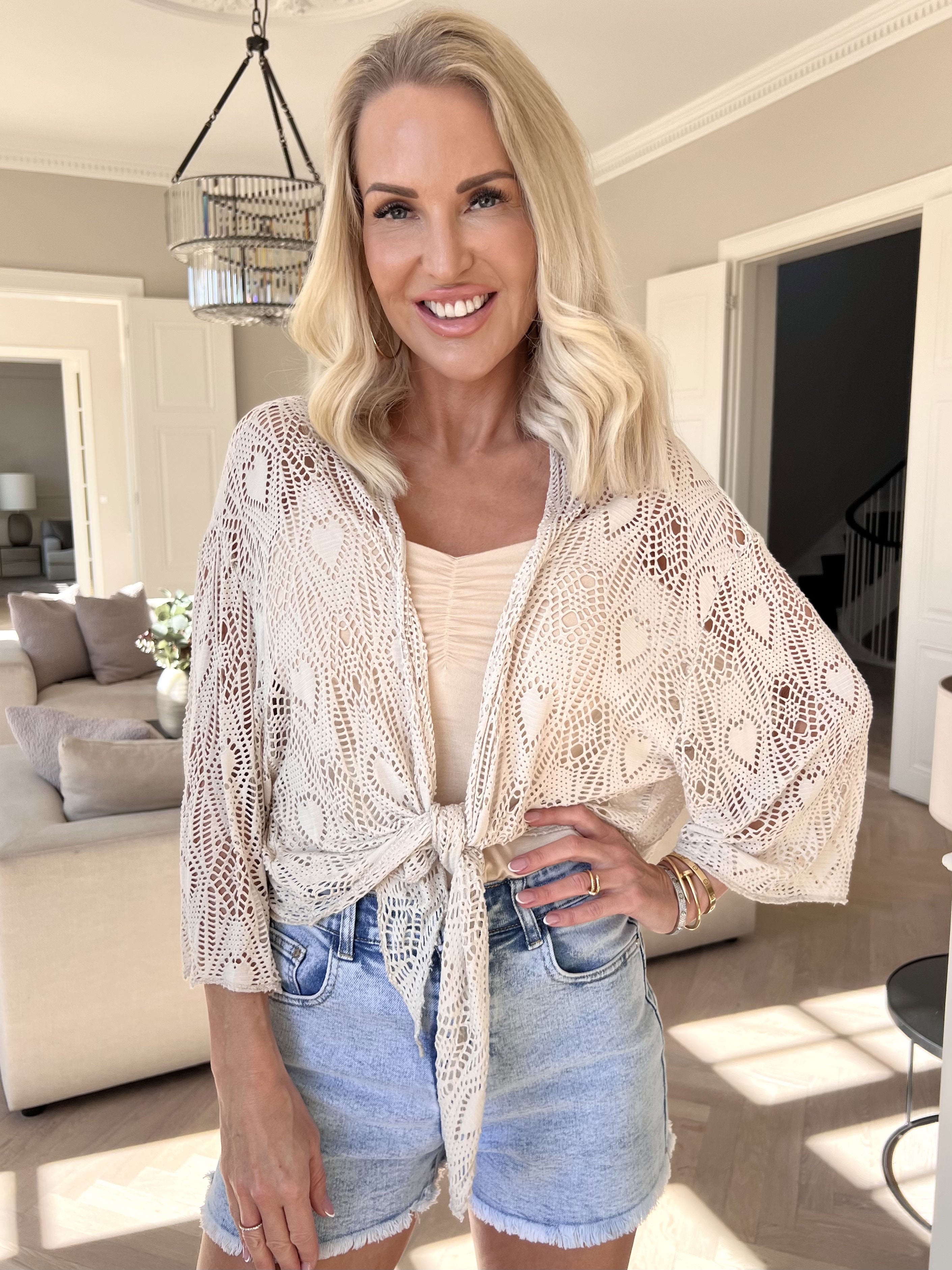 Elly - Lätt kofta i viskos med spetsmönster