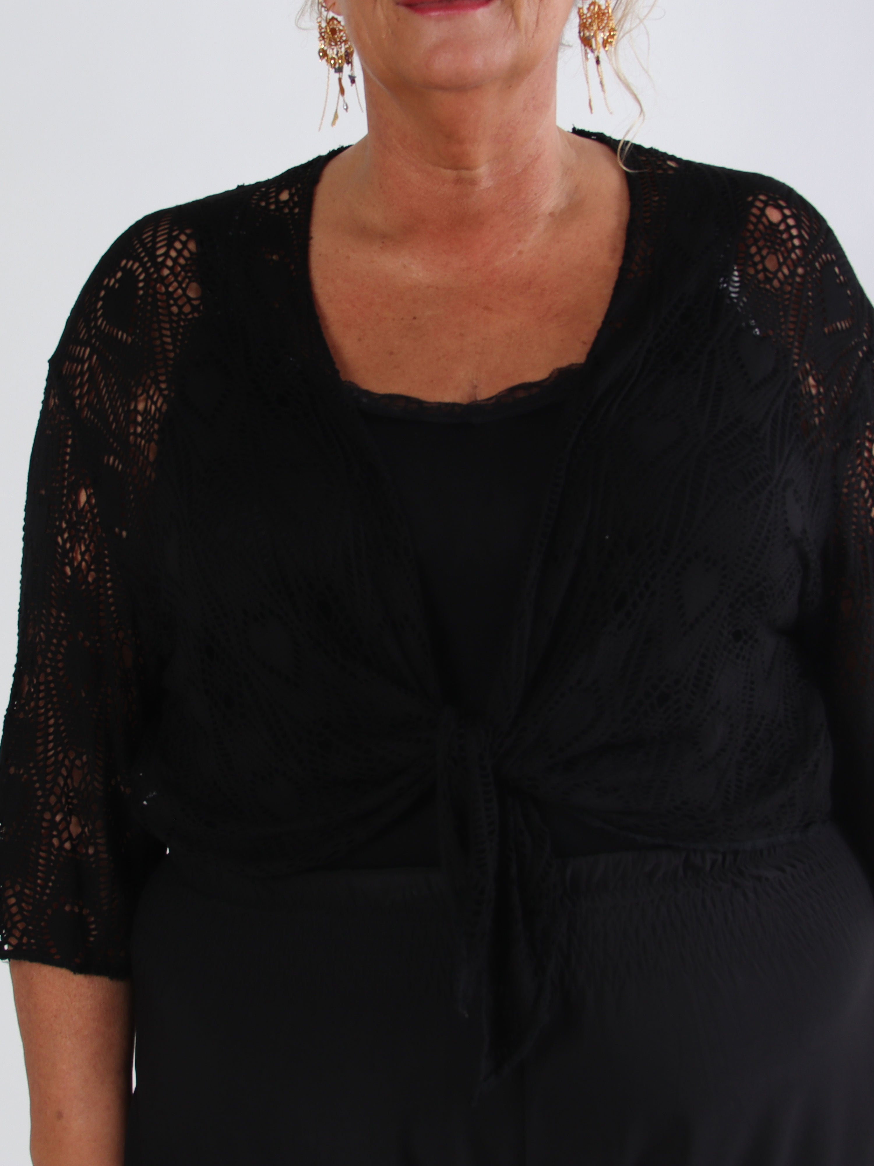 Elly - Lätt plus size-kofta i viskos med spetsmönster