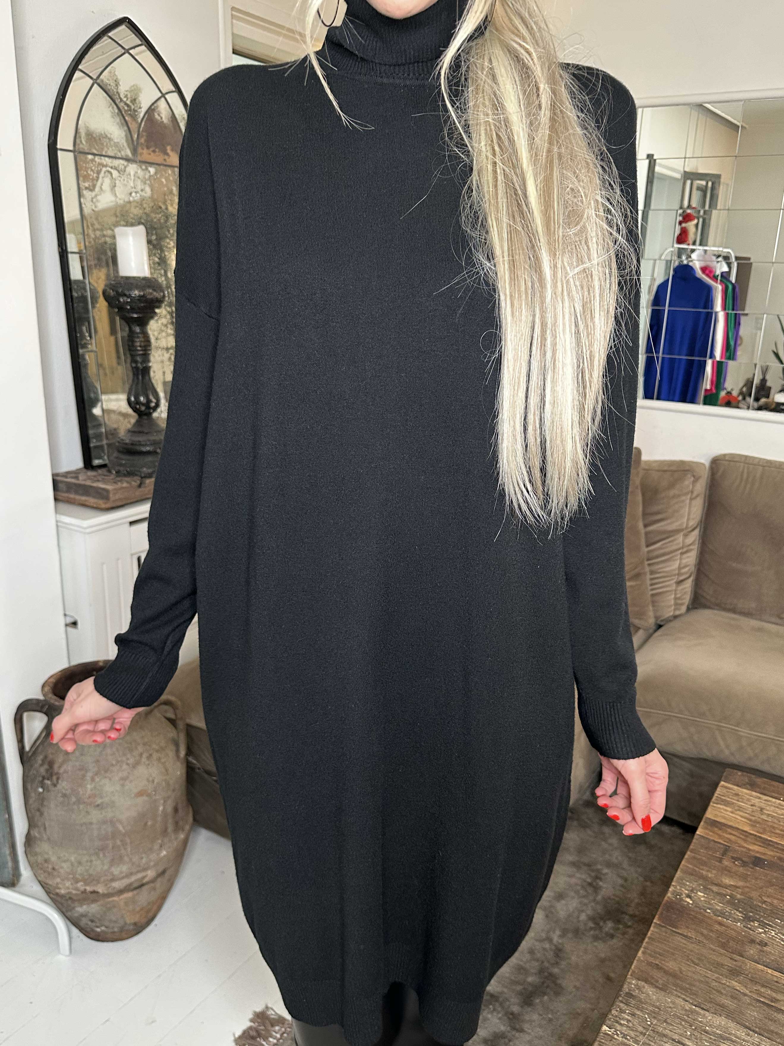 Elmira - Mycket mjuk stickad klänning i elastiskt tyg