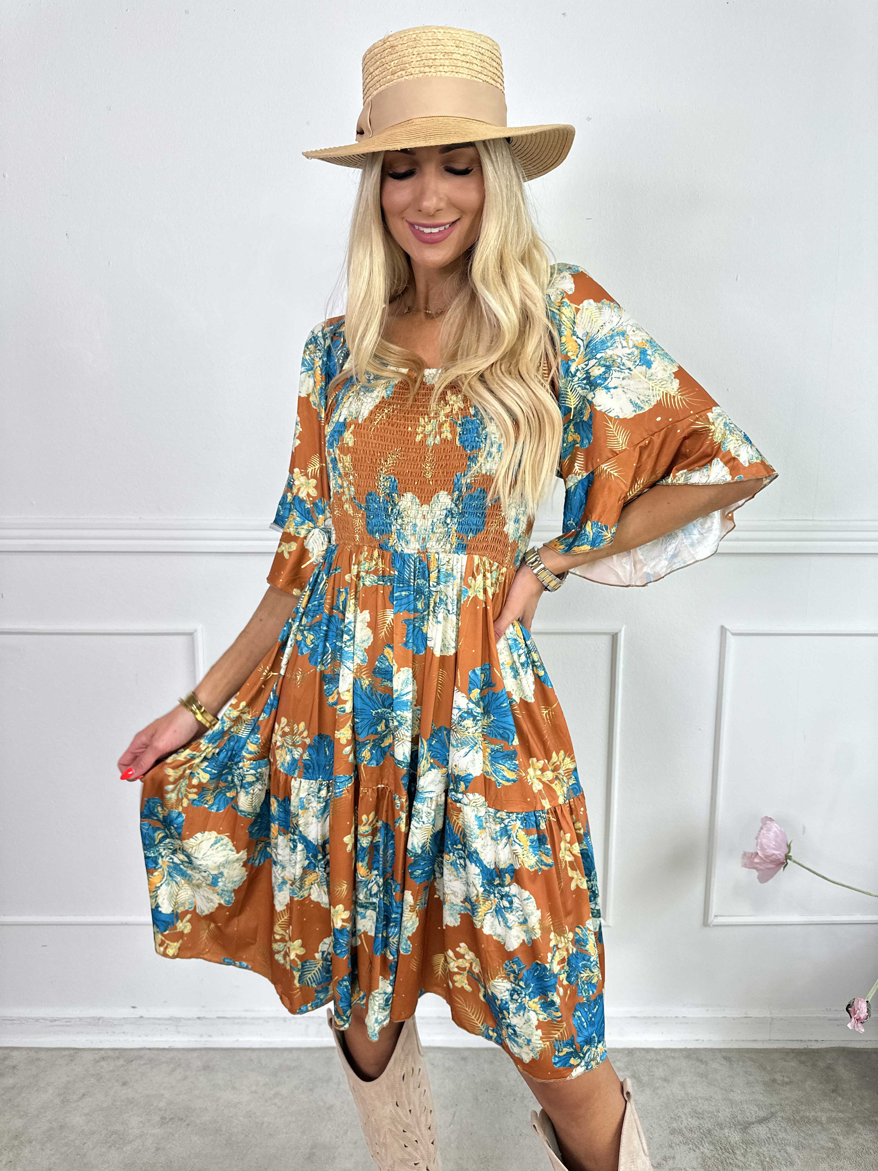 Elna Beautiful Short - Blommig elastisk klänning med smock över bysten