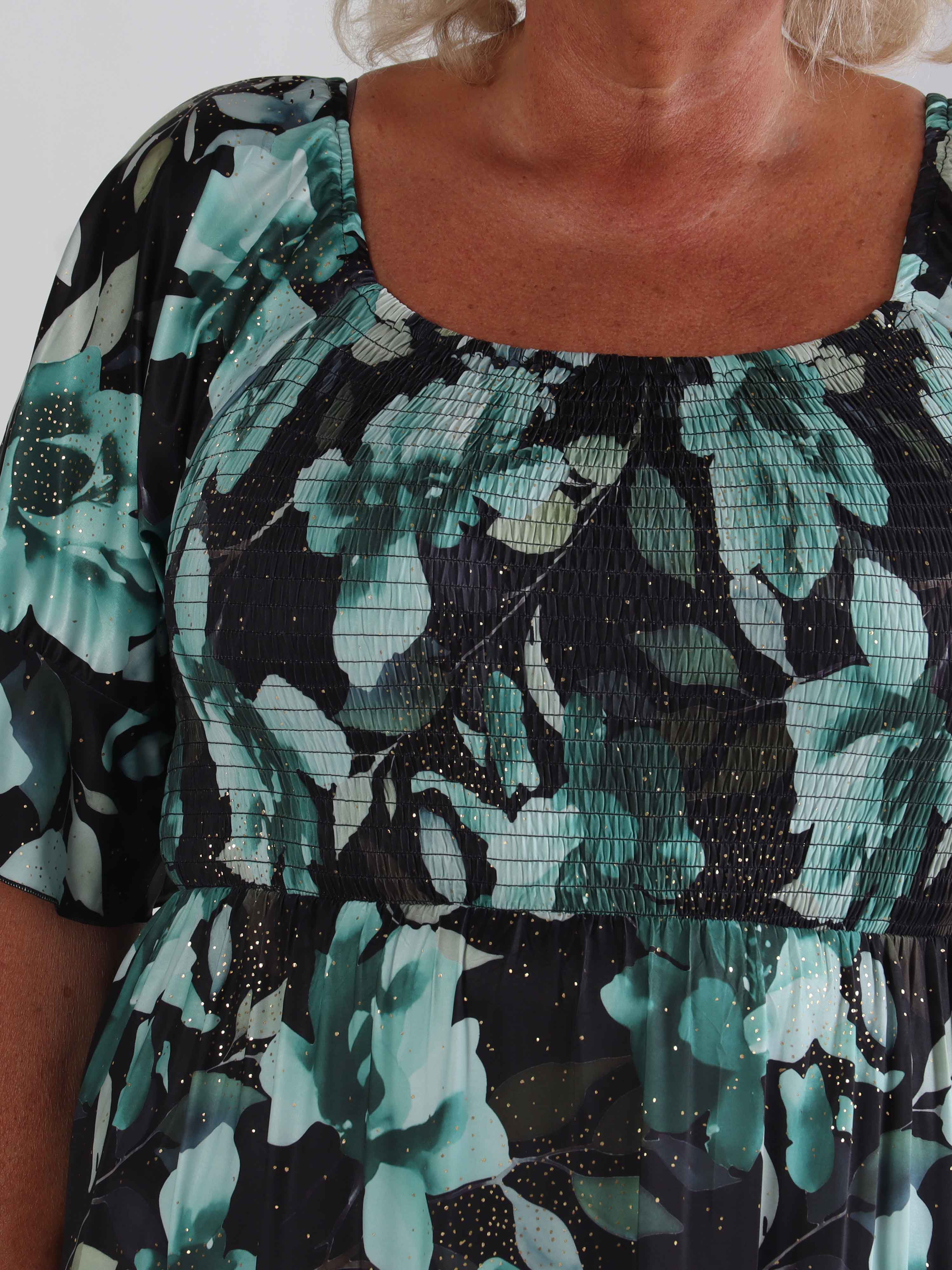 Elna Fiore - Blommig elastisk plus size klänning med smock över bysten