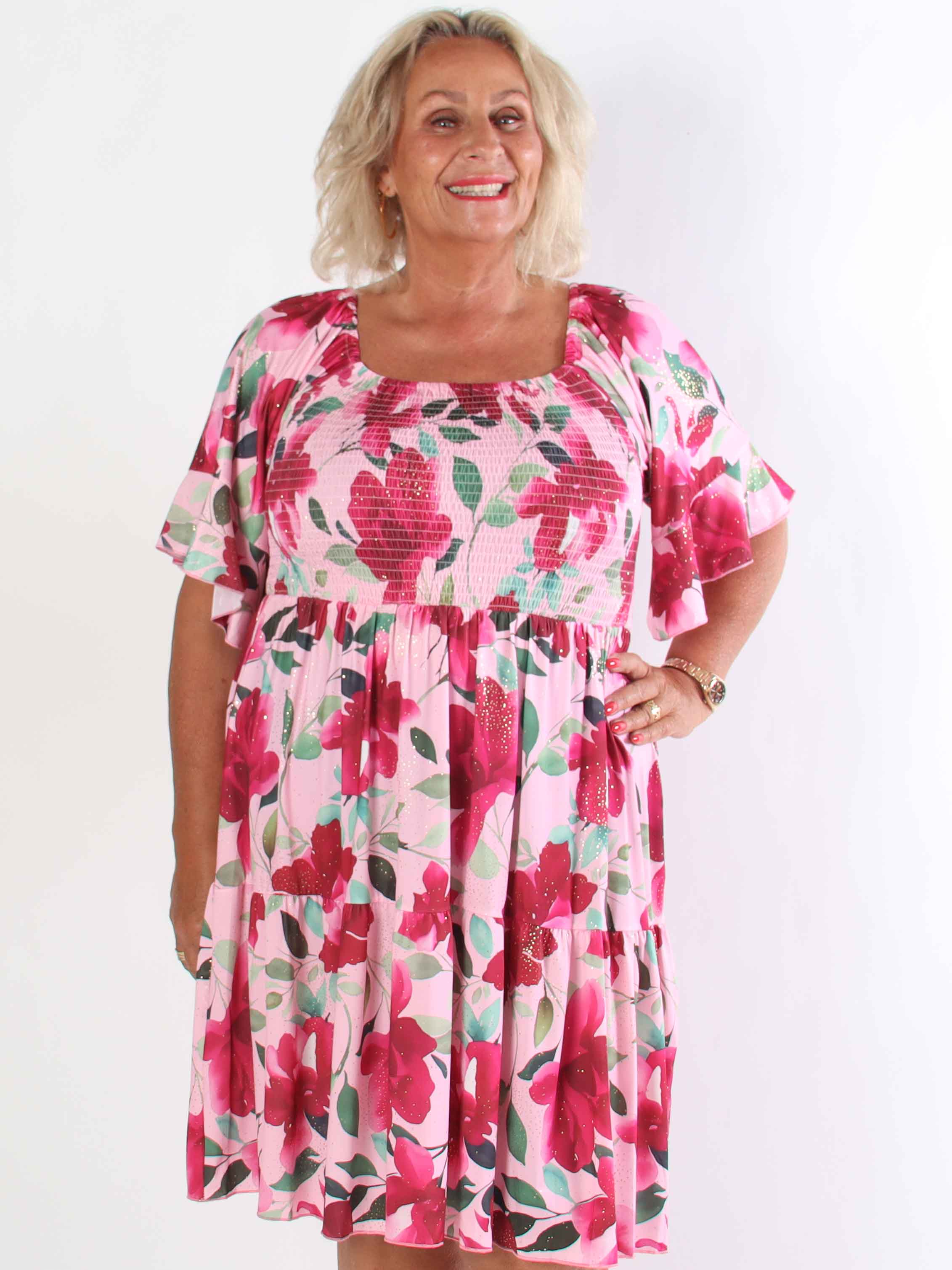 Elna Fiore Short - Blommig elastisk plus size klänning med smock över bysten