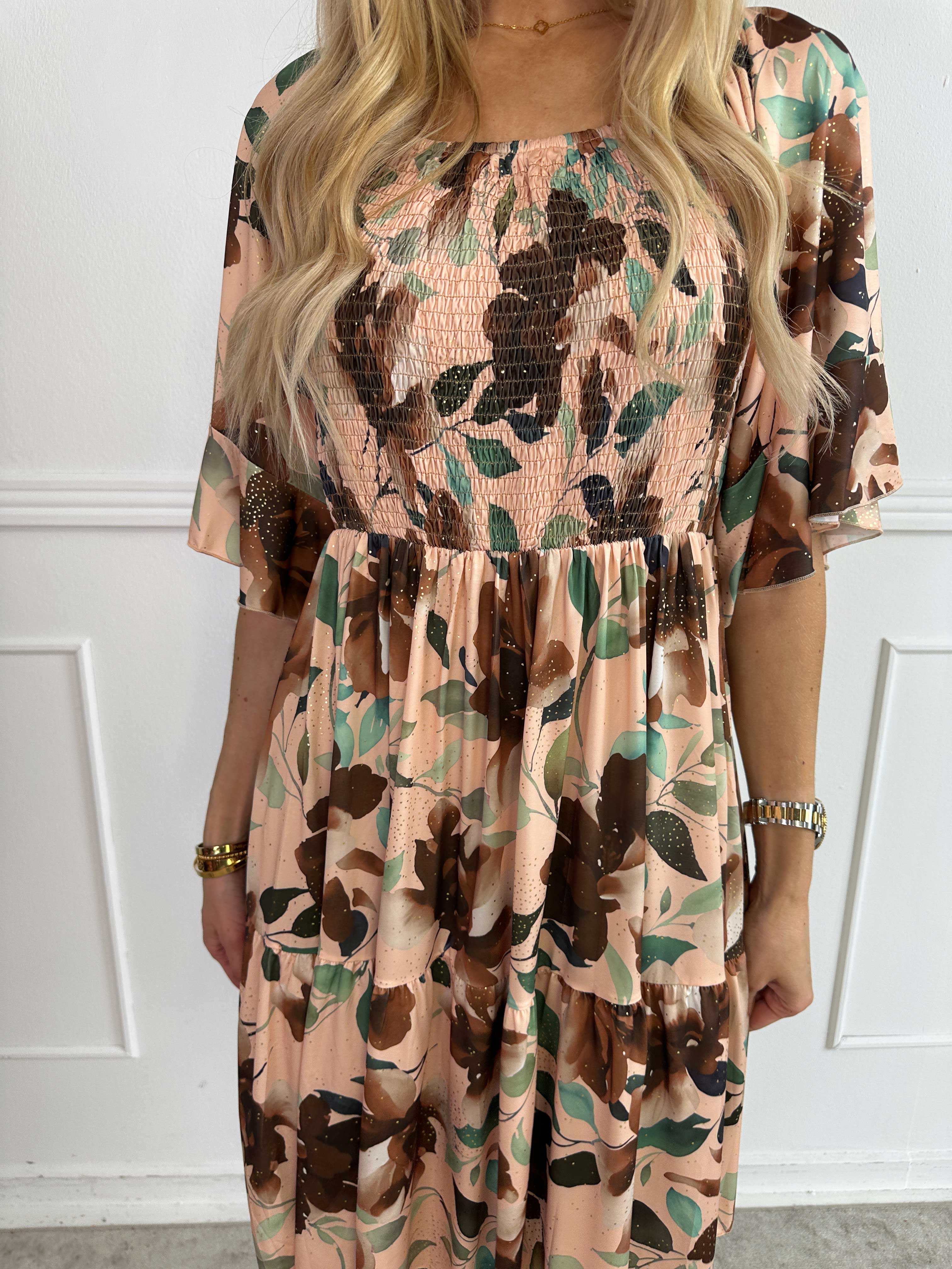 Elna Fiore Short - Blommig elastisk klänning med smock över bysten