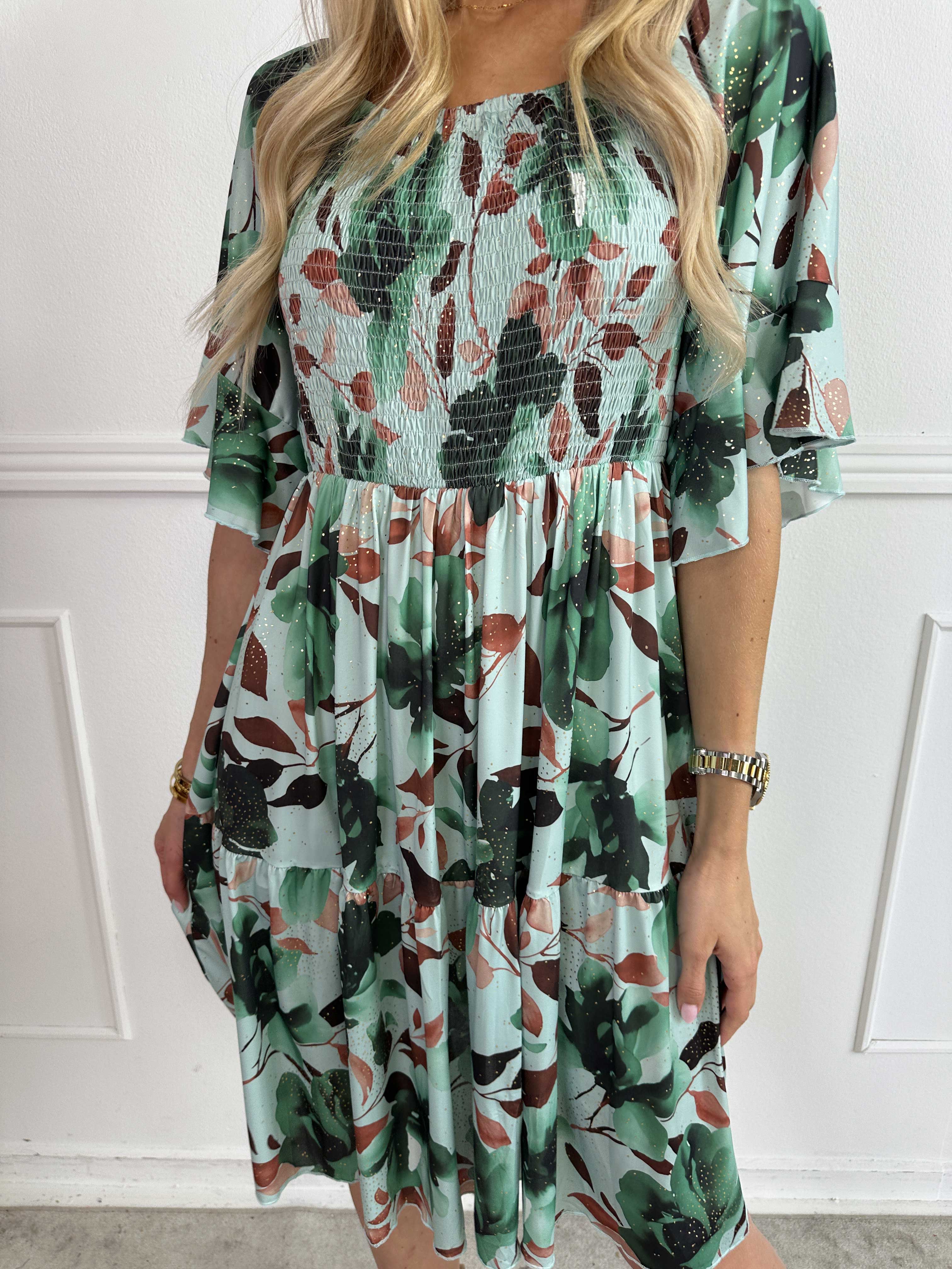 Elna Fiore Short - Blommig elastisk klänning med smock över bysten