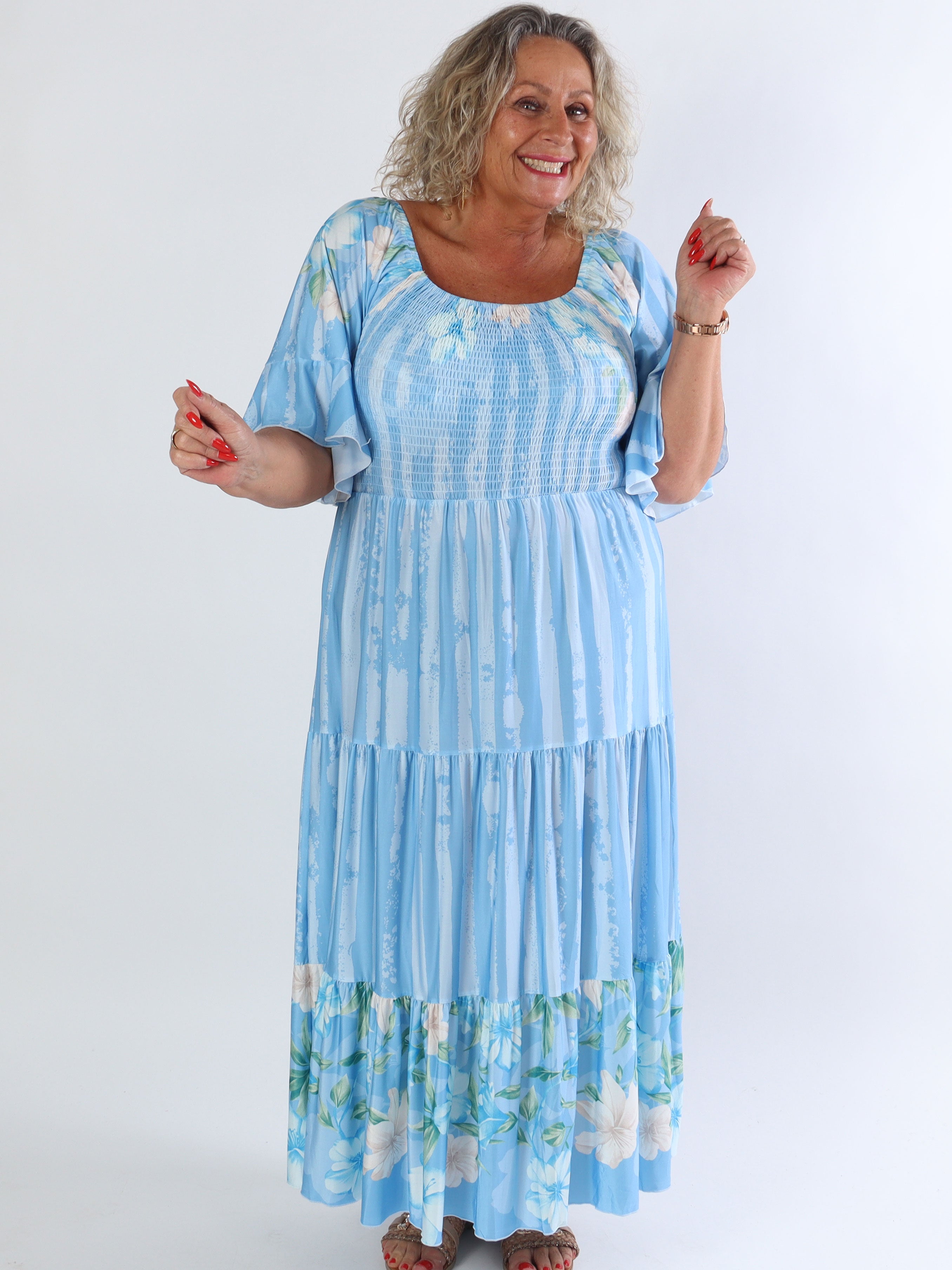 Elna Floral Stripe - Söt stretchig klänning i plusstorlek med smockat bröst