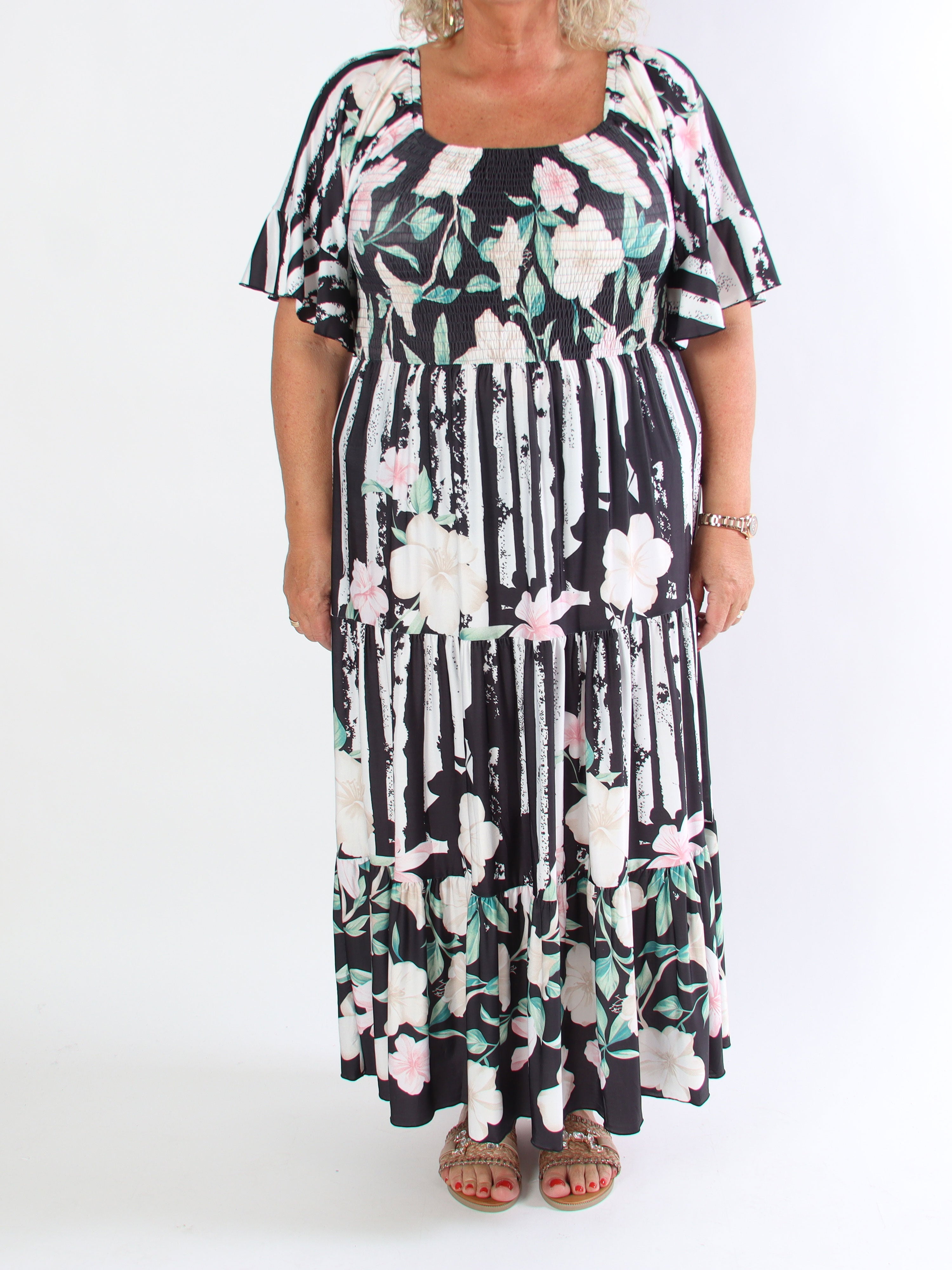 Elna Floral Stripe - Söt stretchig klänning i plusstorlek med smockat bröst