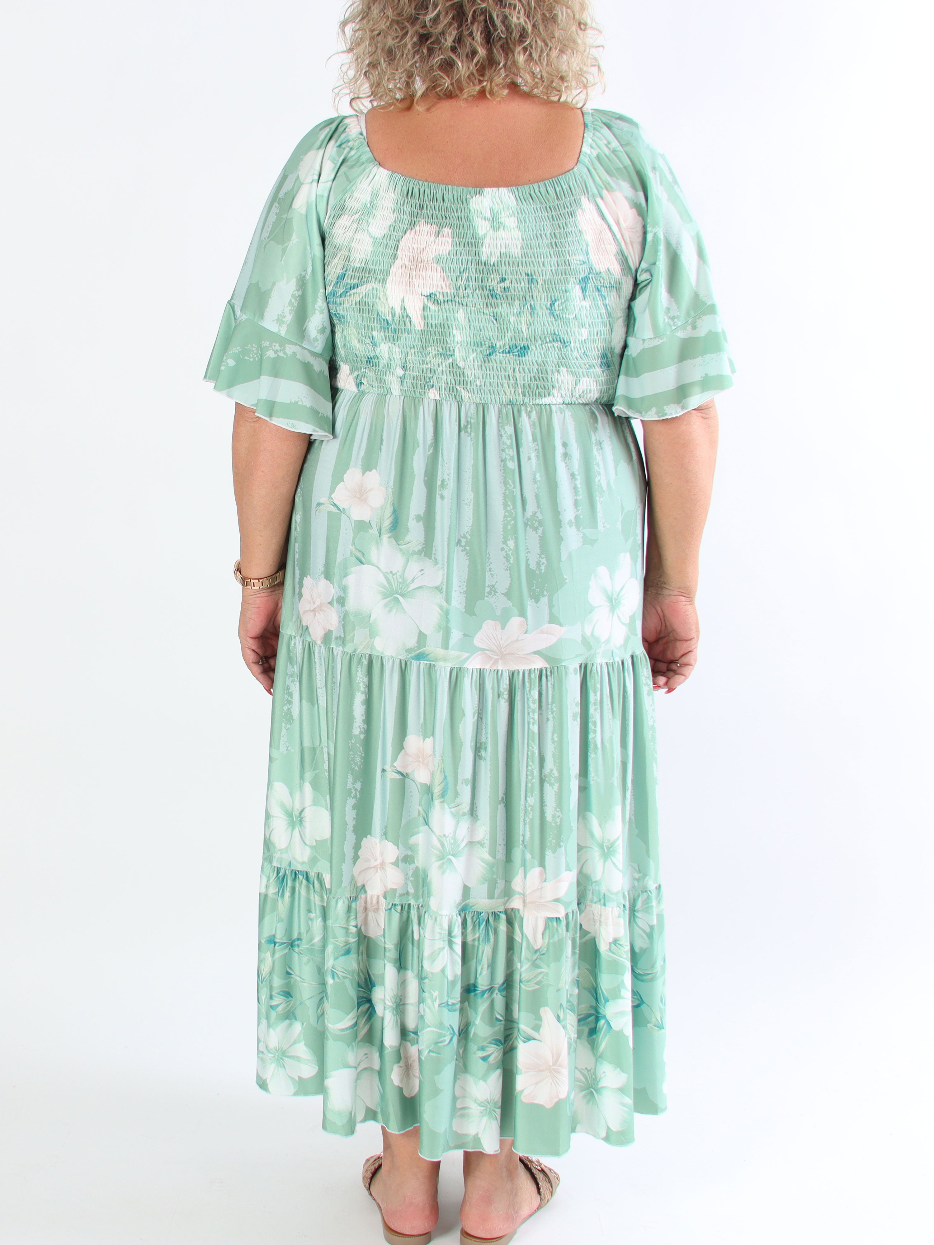 Elna Floral Stripe - Söt stretchig klänning i plusstorlek med smockat bröst