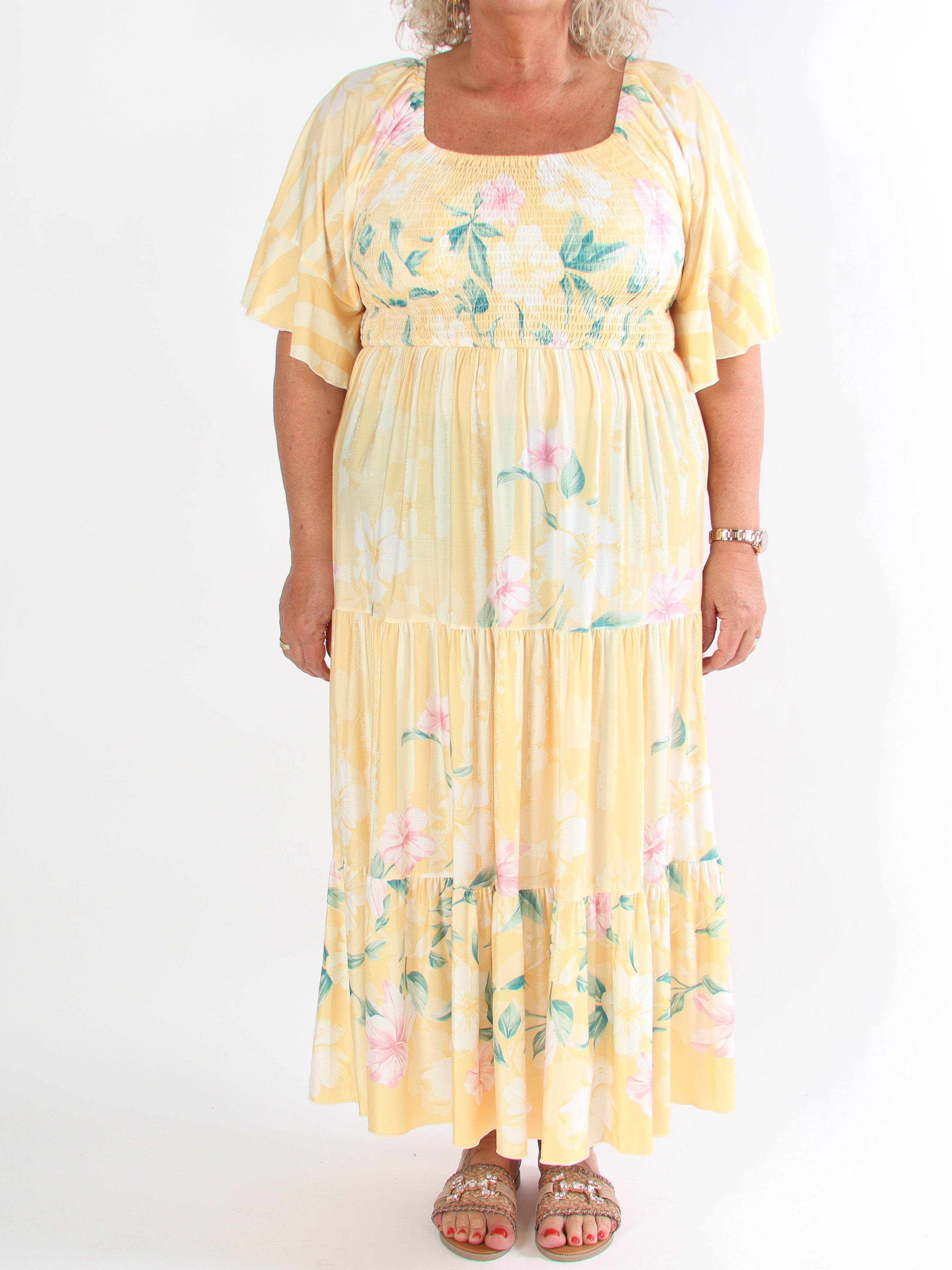 Elna Floral Stripe - Söt stretchig klänning i plusstorlek med smockat bröst