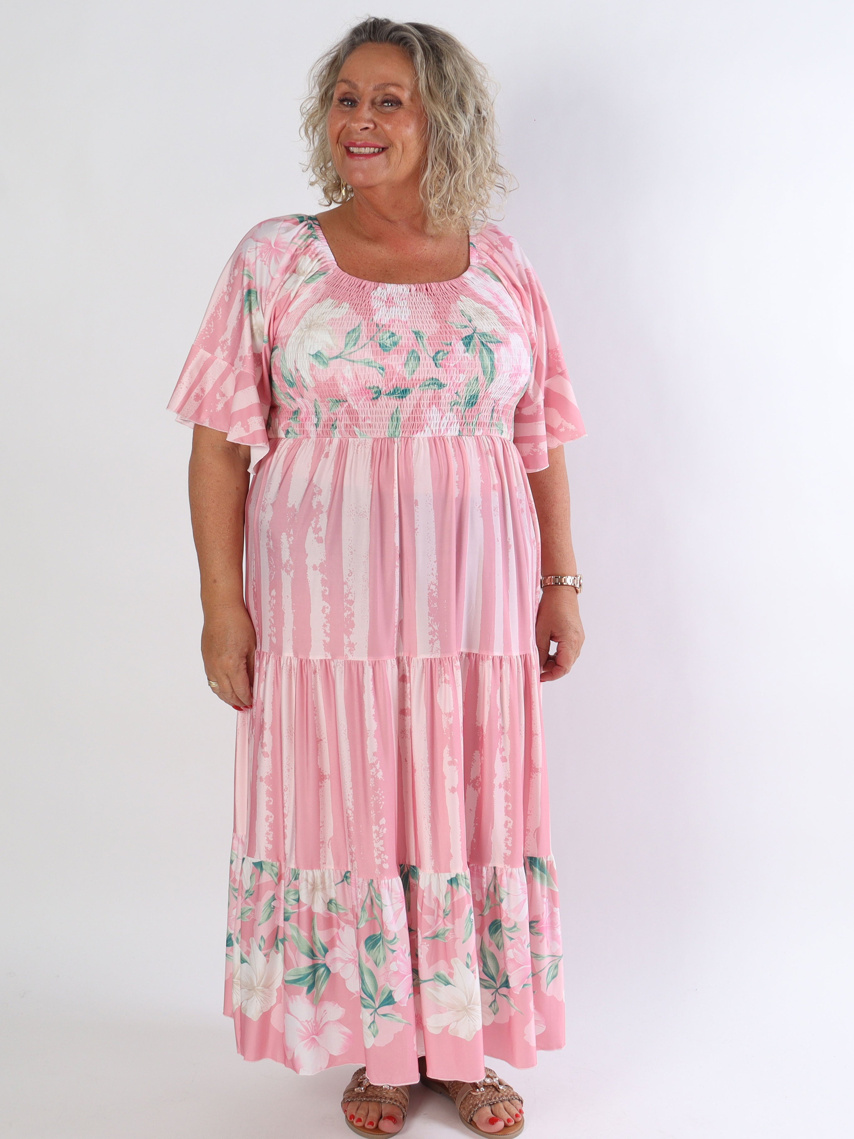 Elna Floral Stripe - Söt stretchig klänning i plusstorlek med smockat bröst