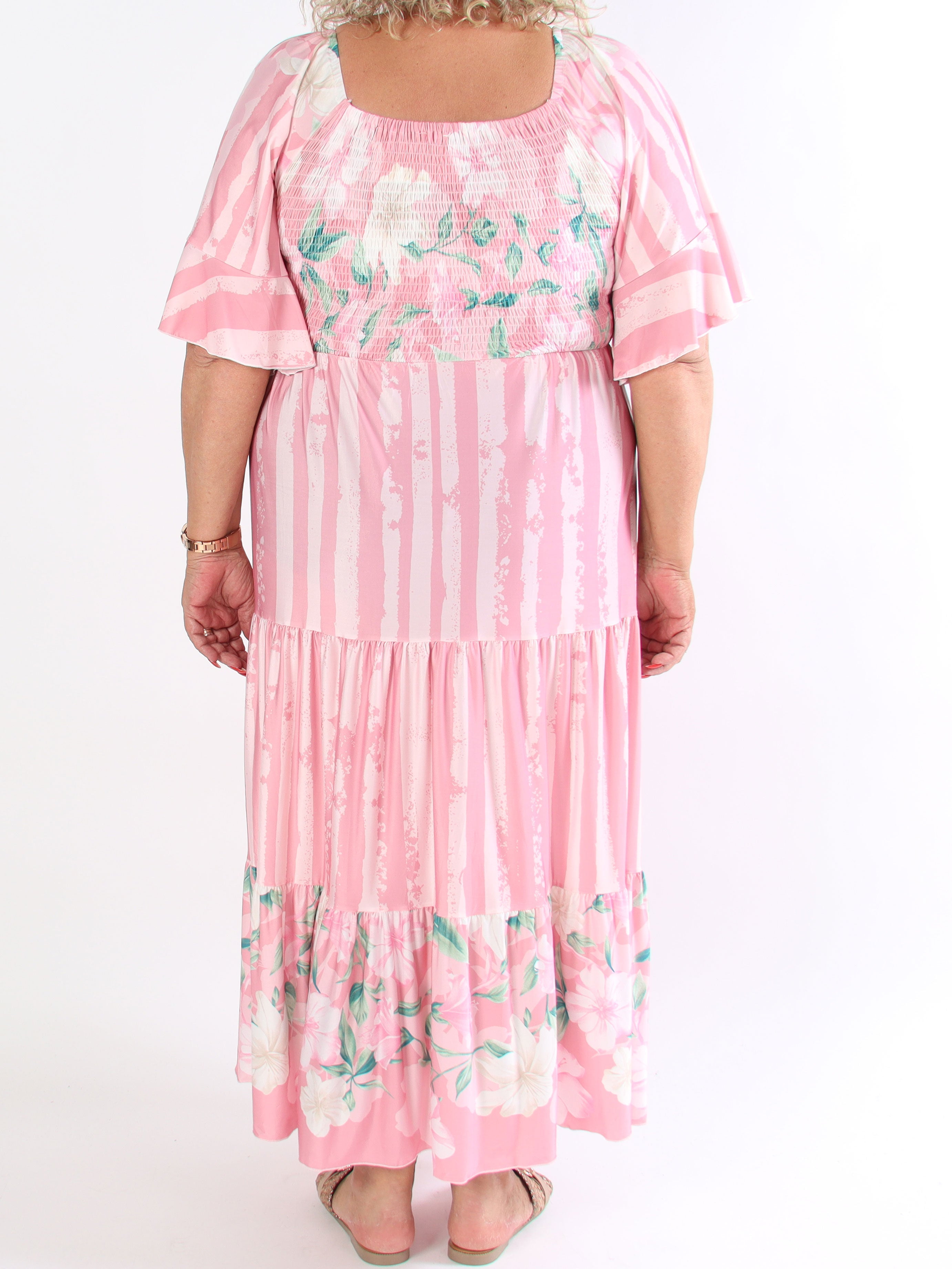 Elna Floral Stripe - Söt stretchig klänning i plusstorlek med smockat bröst