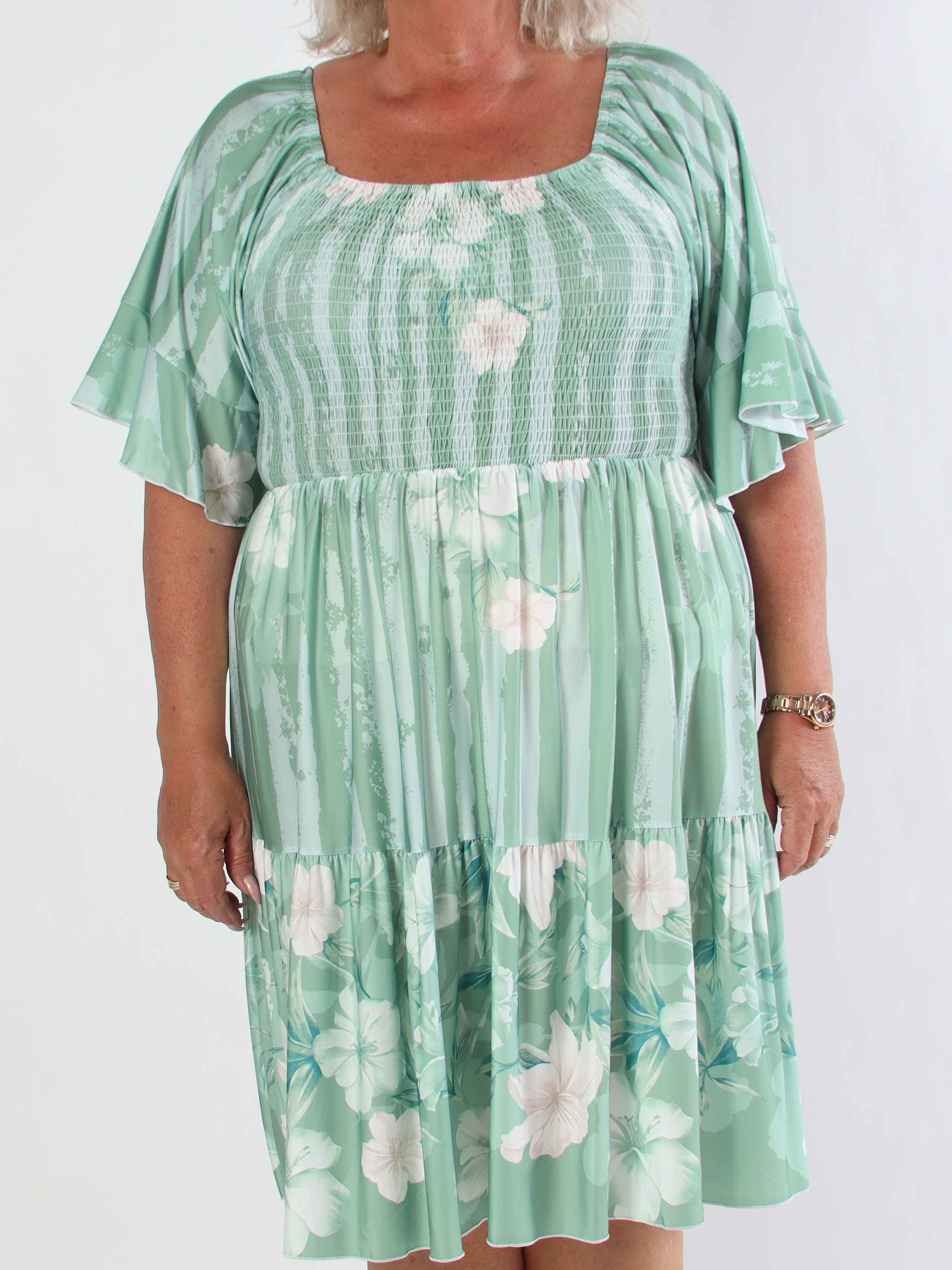 Elna Floral Stripe Short - Elastisk plus size klänning med smockat bröst