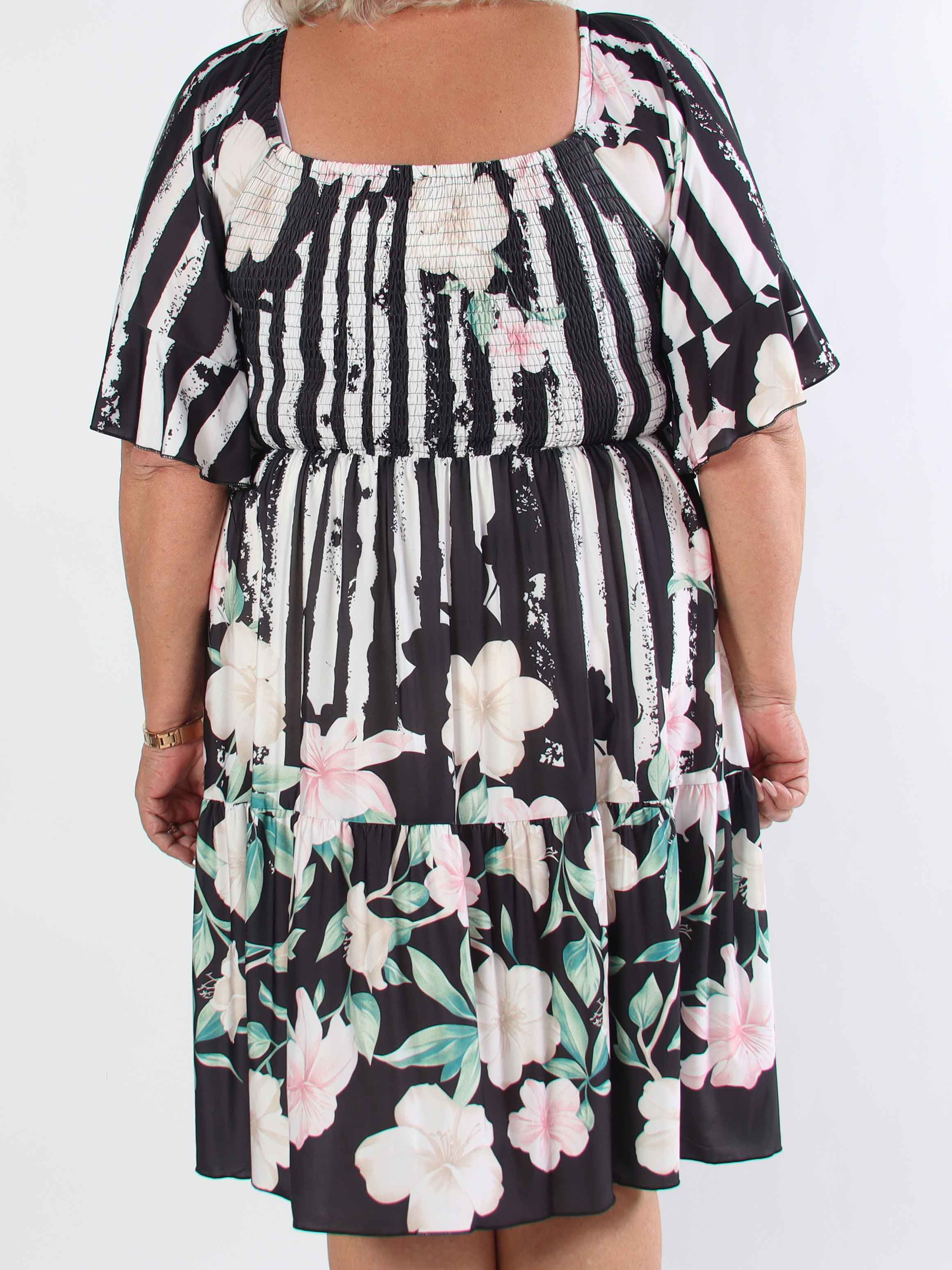 Elna Floral Stripe Short - Elastisk plus size klänning med smockat bröst