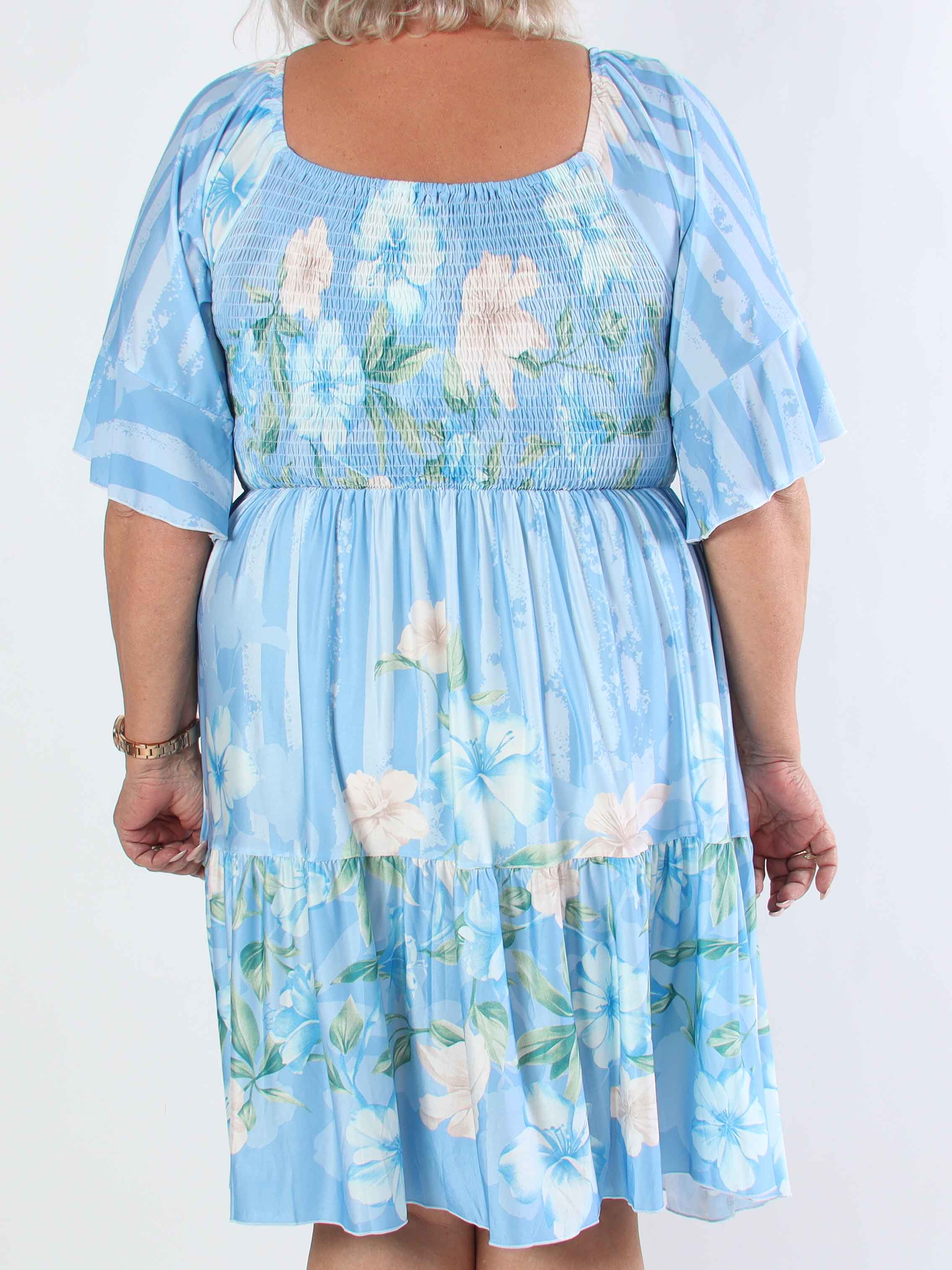 Elna Floral Stripe Short - Elastisk plus size klänning med smockat bröst