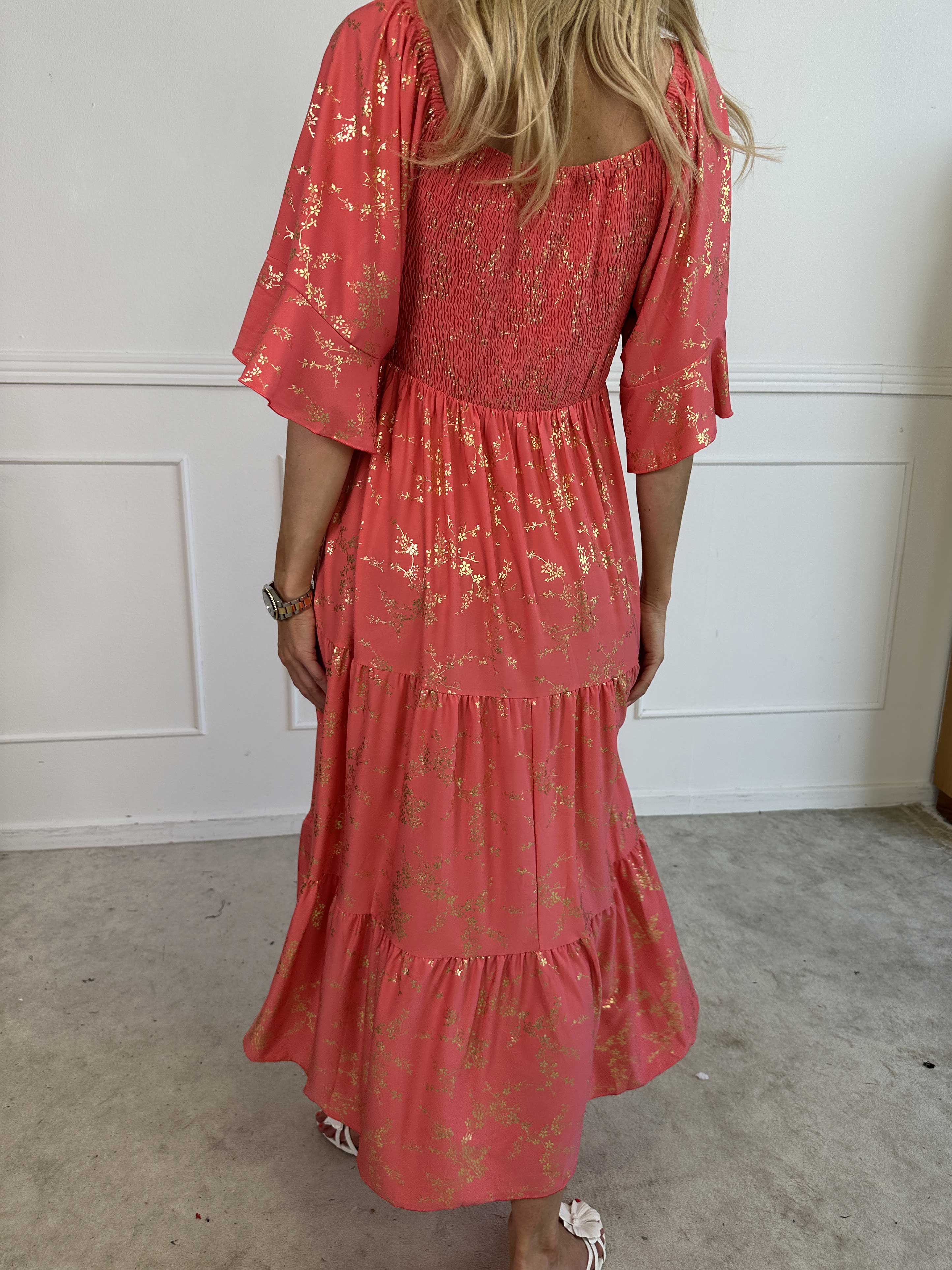 Elna Gold - Enfärgad elastisk klänning med resår och guldmönster