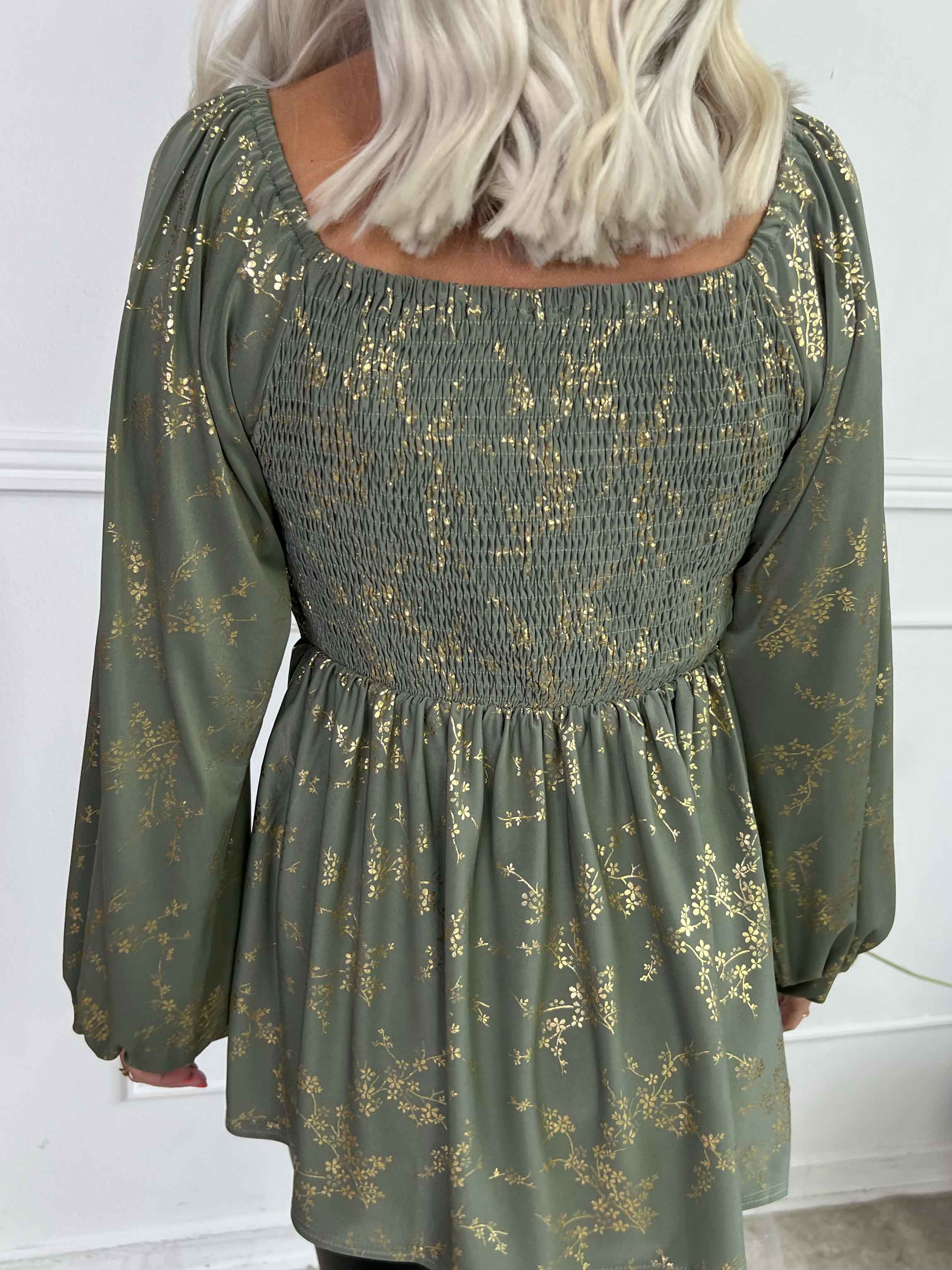 Elna Gold Shirt L/S - Blus med guldmönster och smock över bysten