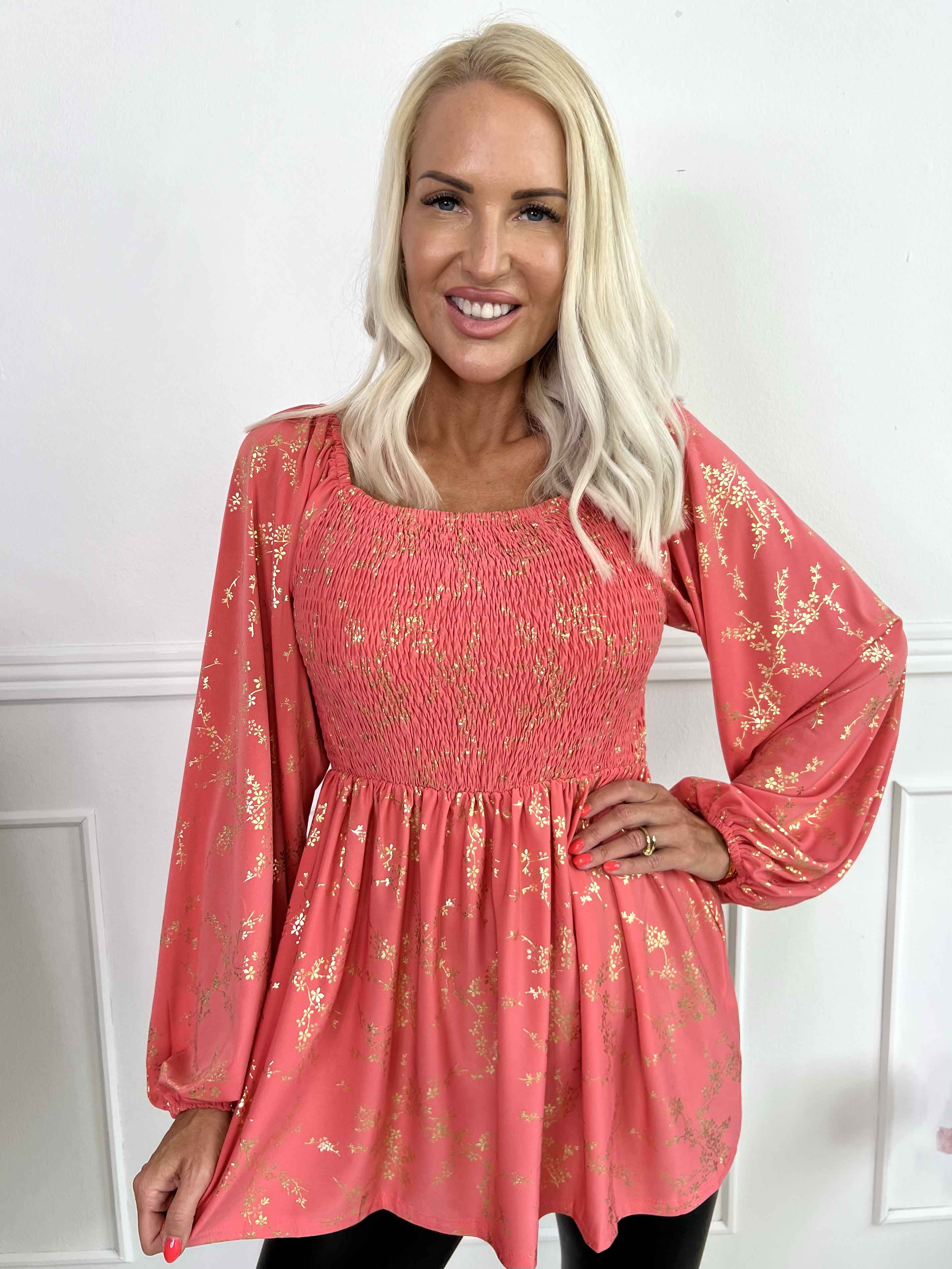 Elna Gold Shirt L/S - Blus med guldmönster och smock över bysten