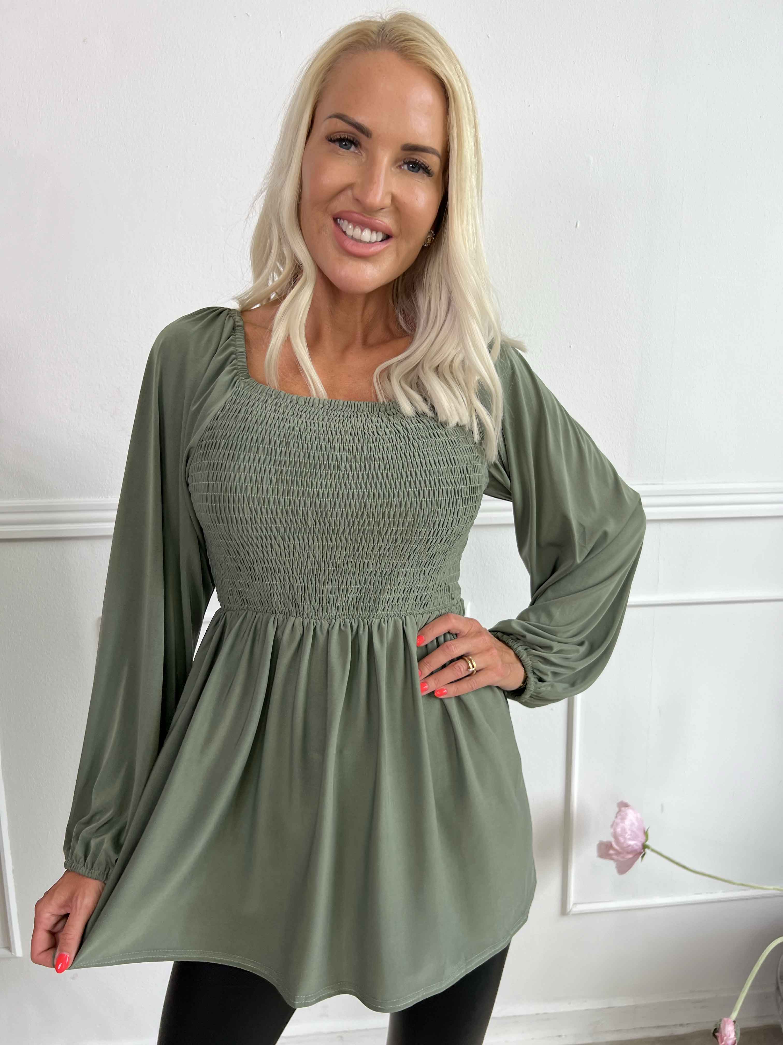 Elna Plain Shirt L/S - Elastisk blus med smock över bysten