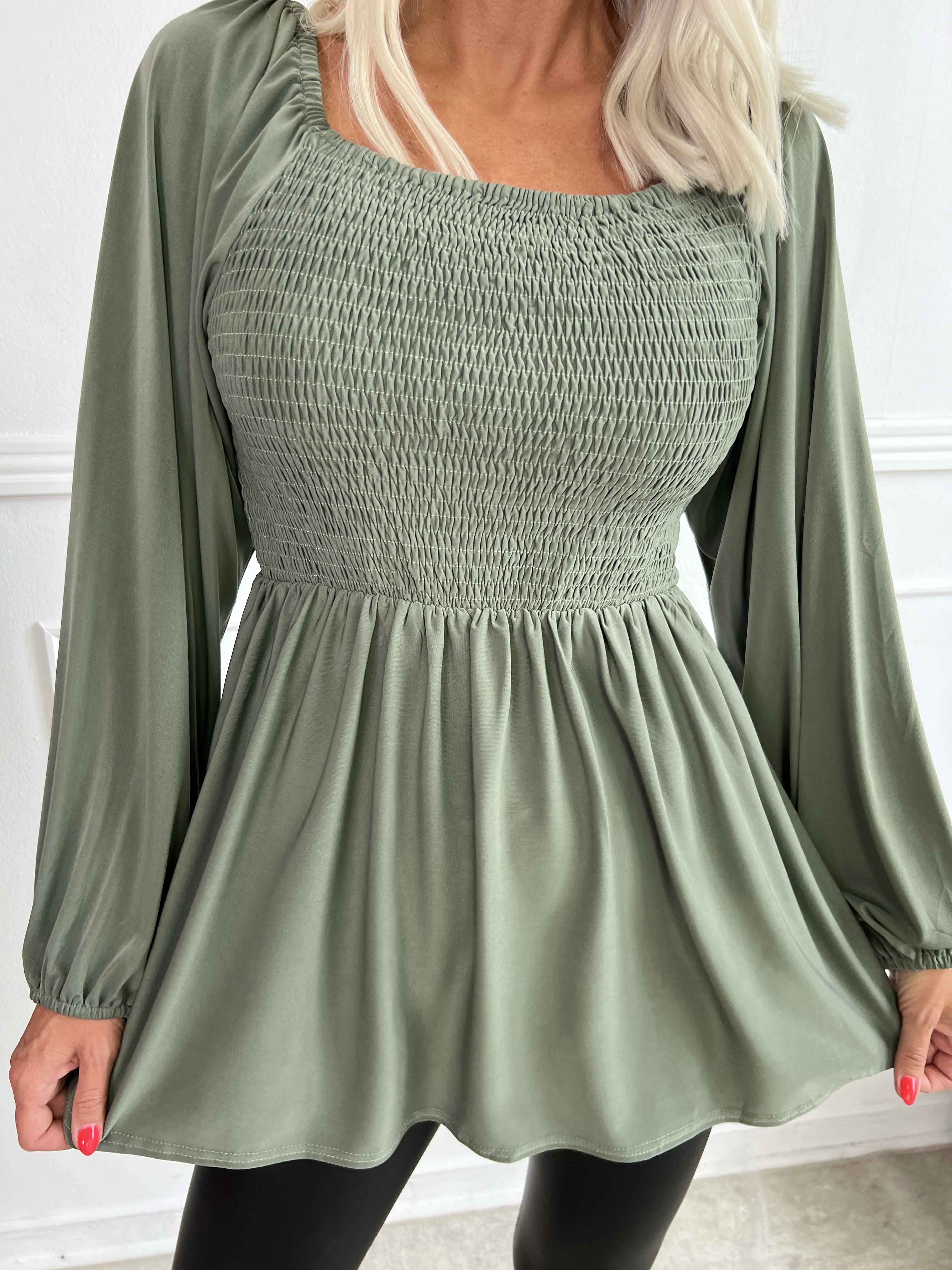 Elna Plain Shirt L/S - Elastisk blus med smock över bysten