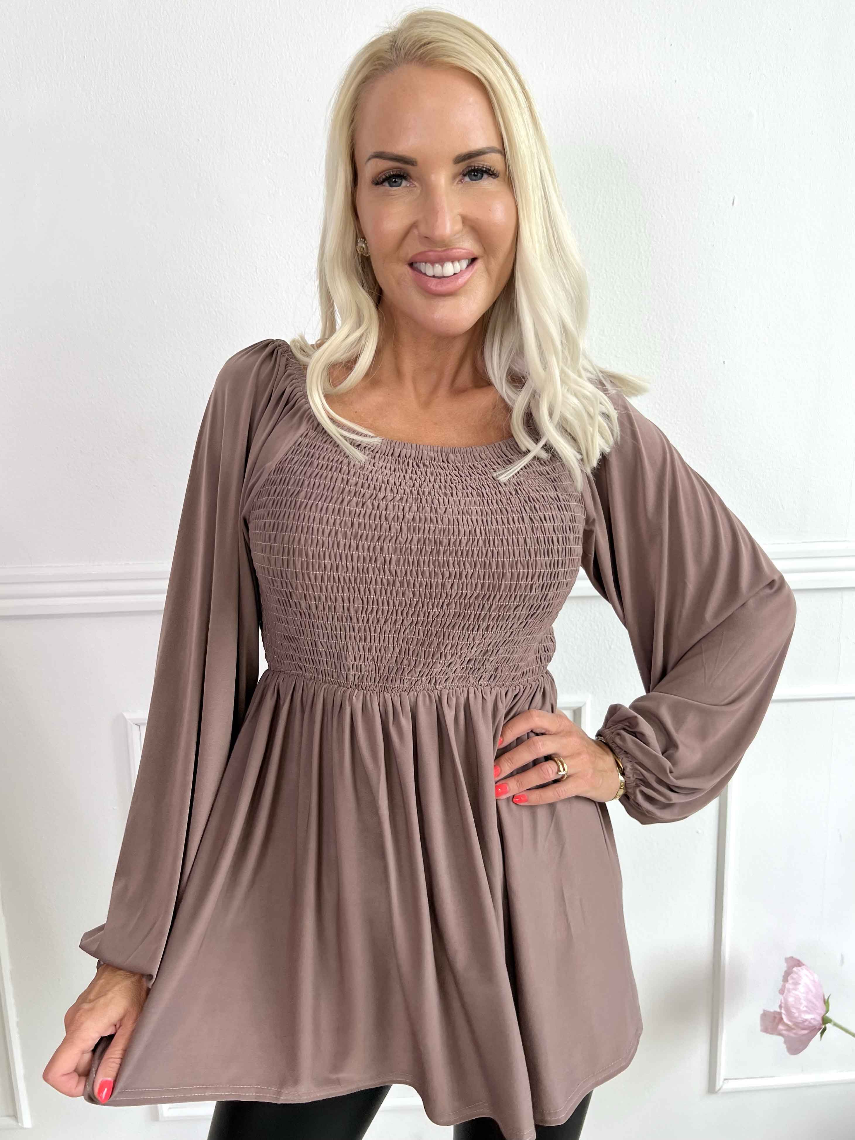 Elna Plain Shirt L/S - Elastisk blus med smock över bysten