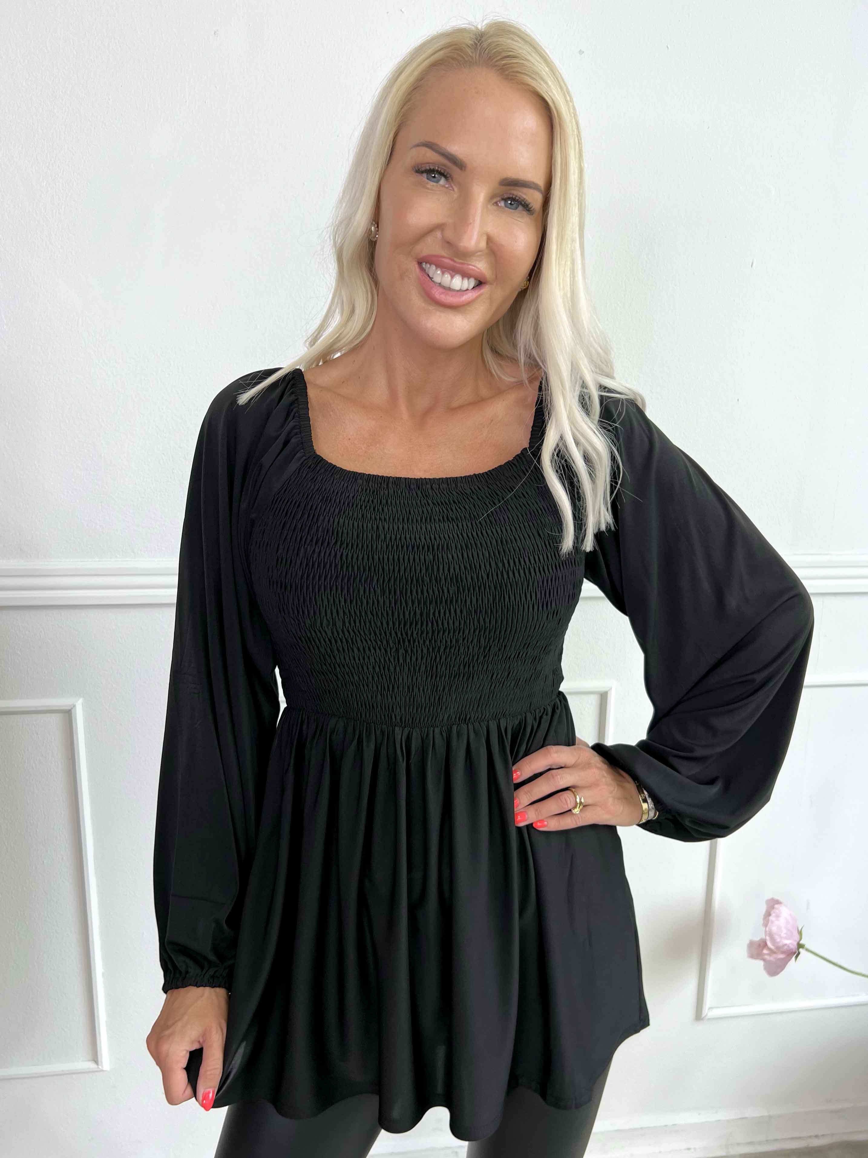 Elna Plain Shirt L/S - Elastisk blus med smock över bysten